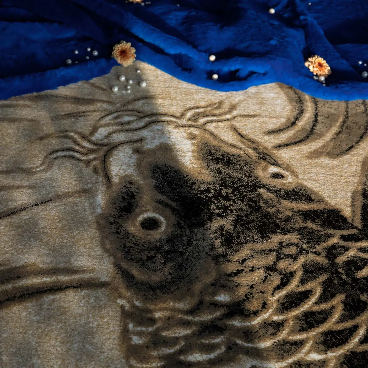 Dywan LEGEND OF KOI CARPET beżowoszary - Image 8