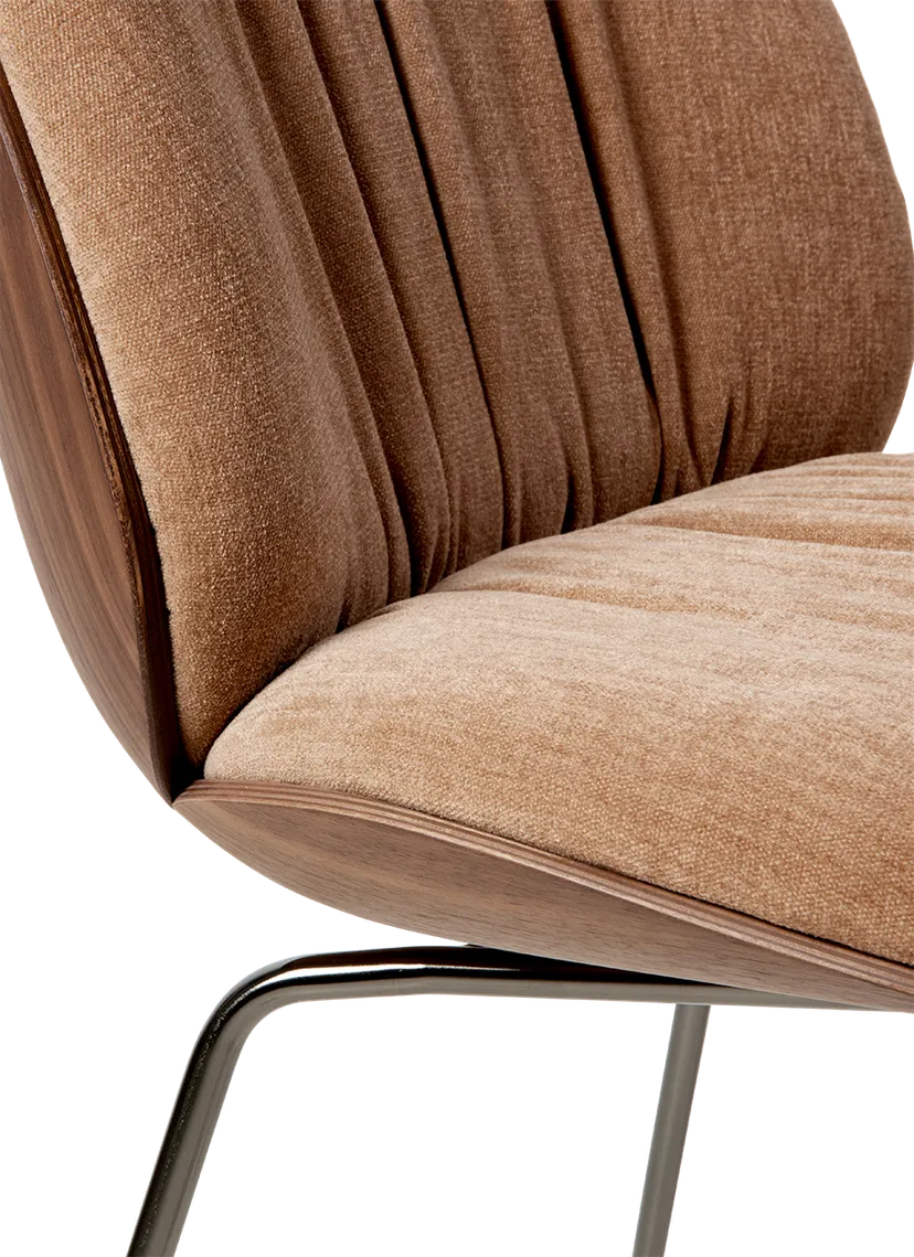Fotel barowy BEETLE SOFT tapicerowany z drewnem orzechowym i czarną chromowaną podstawą - Image 4