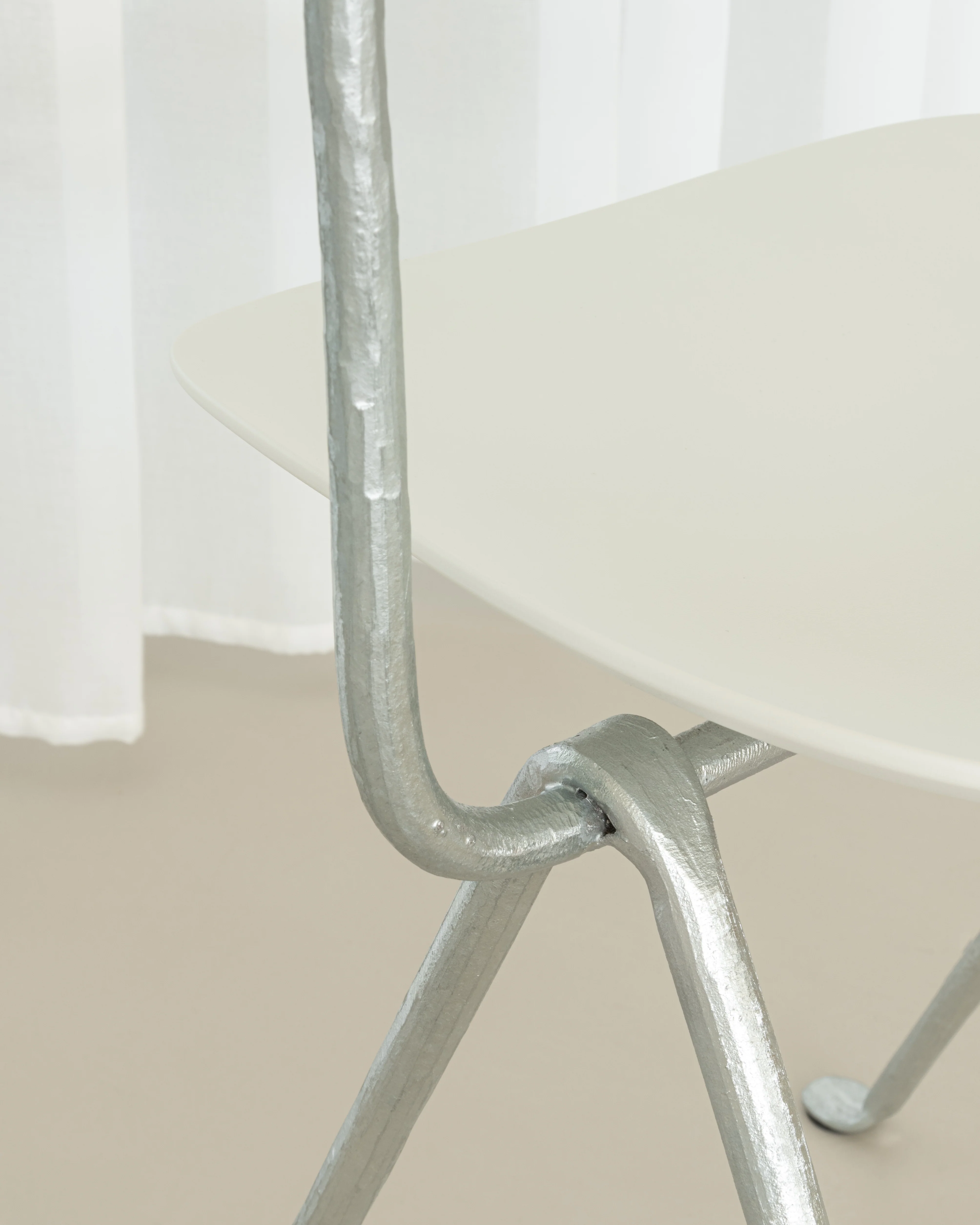 Krzesło OFFICINA metalowa podstawa z białym siedziskiem - Image 17