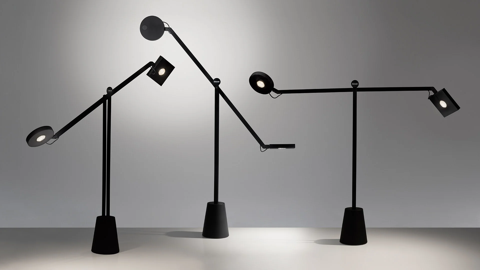 Lampa biurkowa regulowana EQUILIBRIST czarny - Image 4