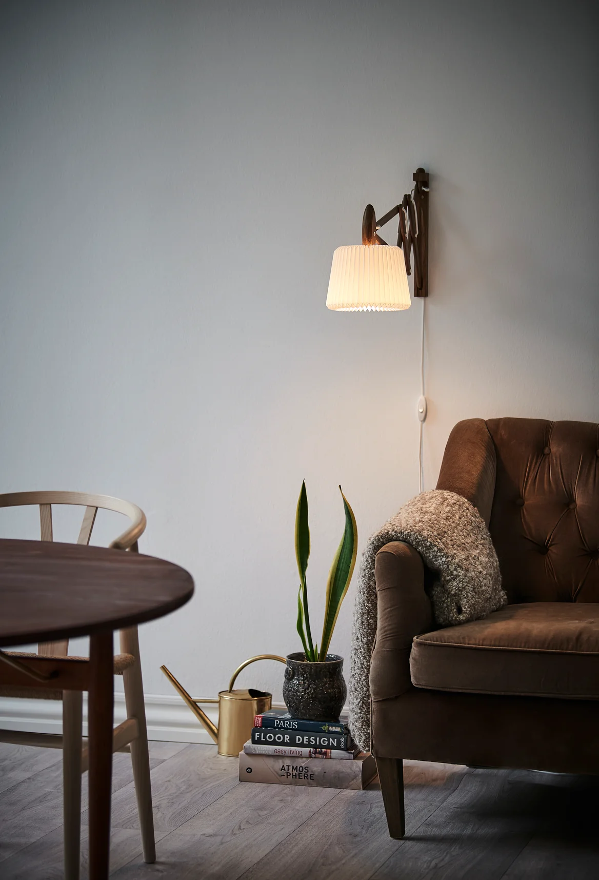 Lampa ścienna MODEL 223 120 SAX biały z ciemną dębową podstawą - Image 7