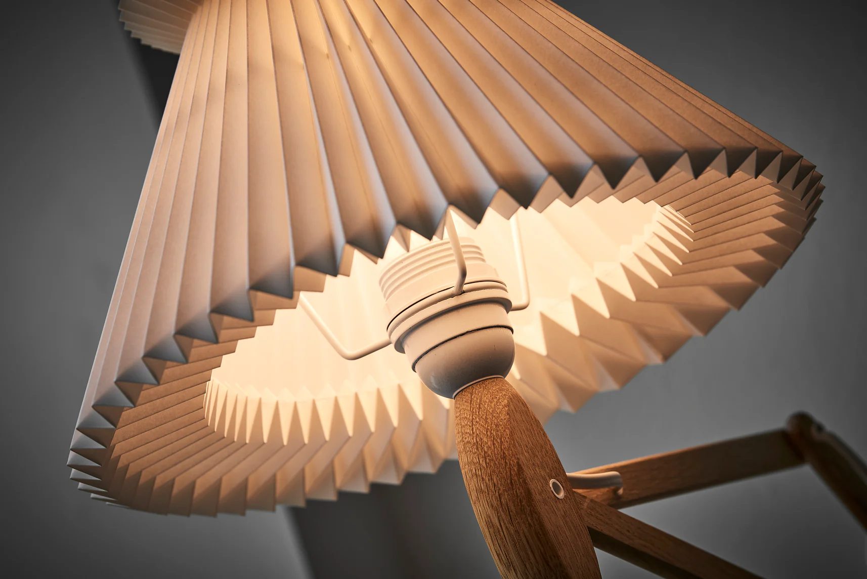 Lampa ścienna MODEL 224 6/17 SAX biały z jasną dębową podstawą - Image 5