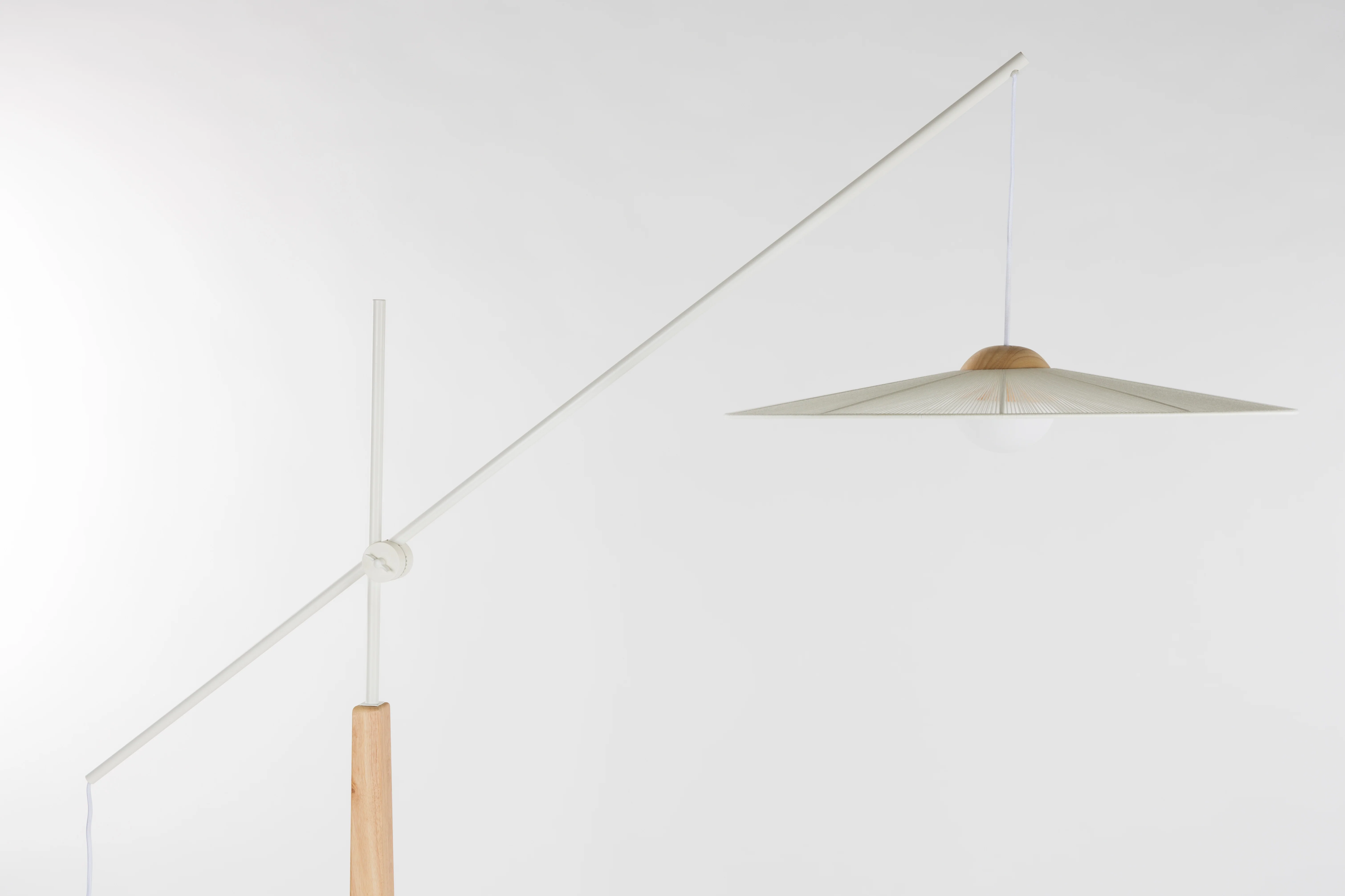 Lampa podłogowa z wysięgnikiem BELLE złamana biel - Image 3