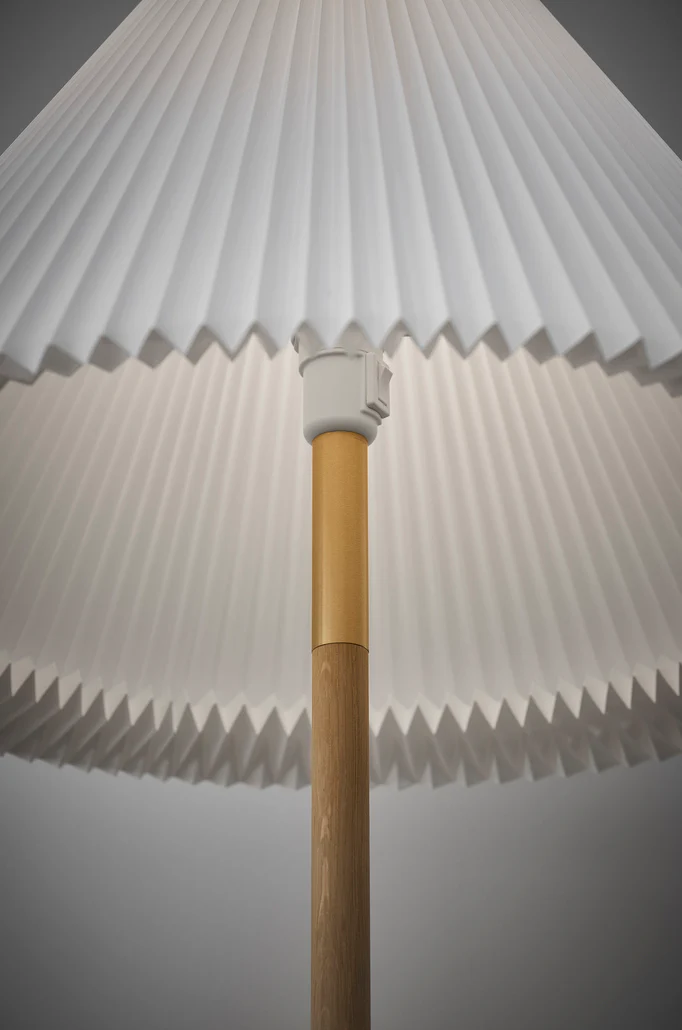 Lampa podłogowa MODEL 328  LK 80 biały z jasną dębową podstawą - Image 5