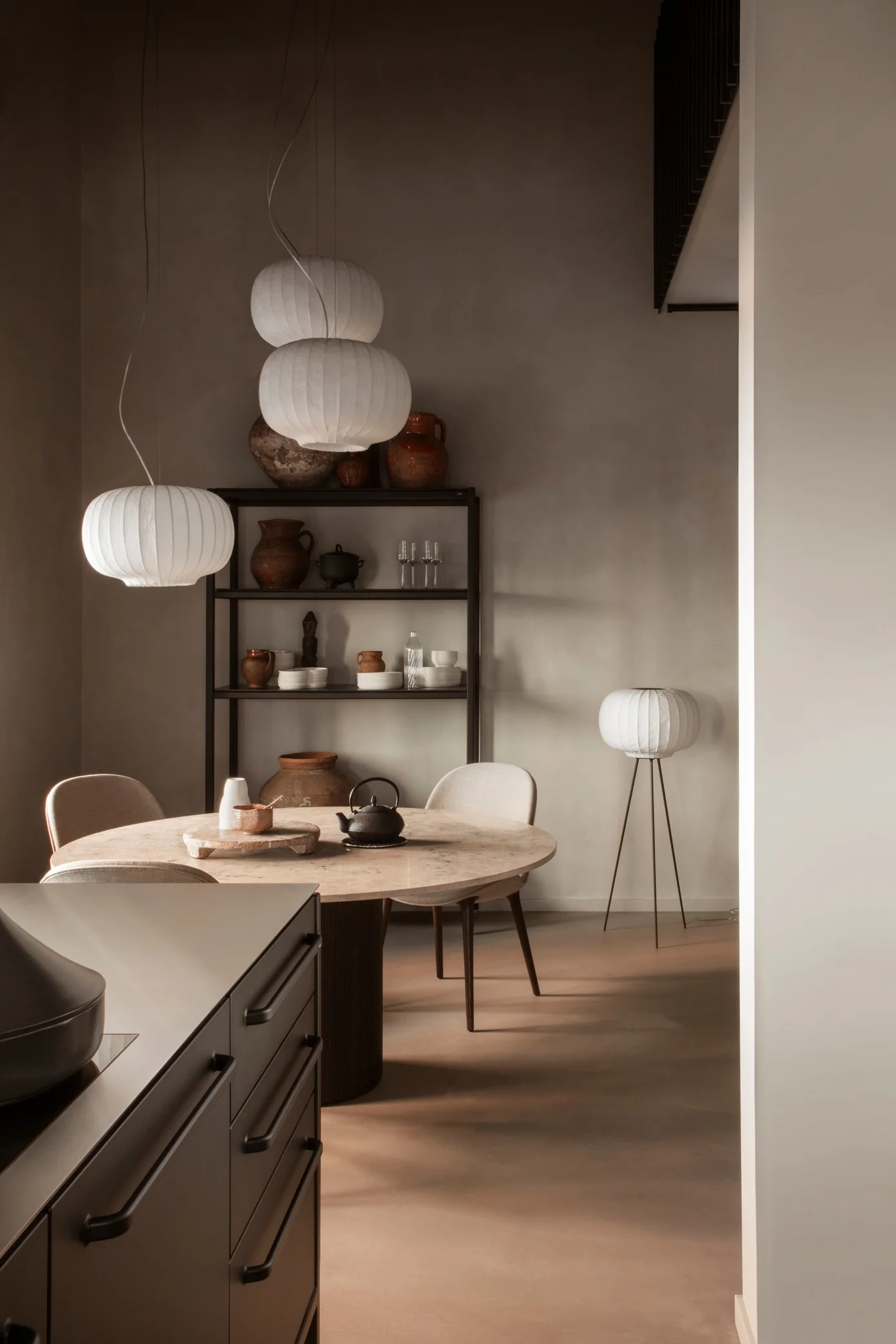 Lampa podłogowa 581 papierowy klosz z ciemną metalową podstawą - Image 7