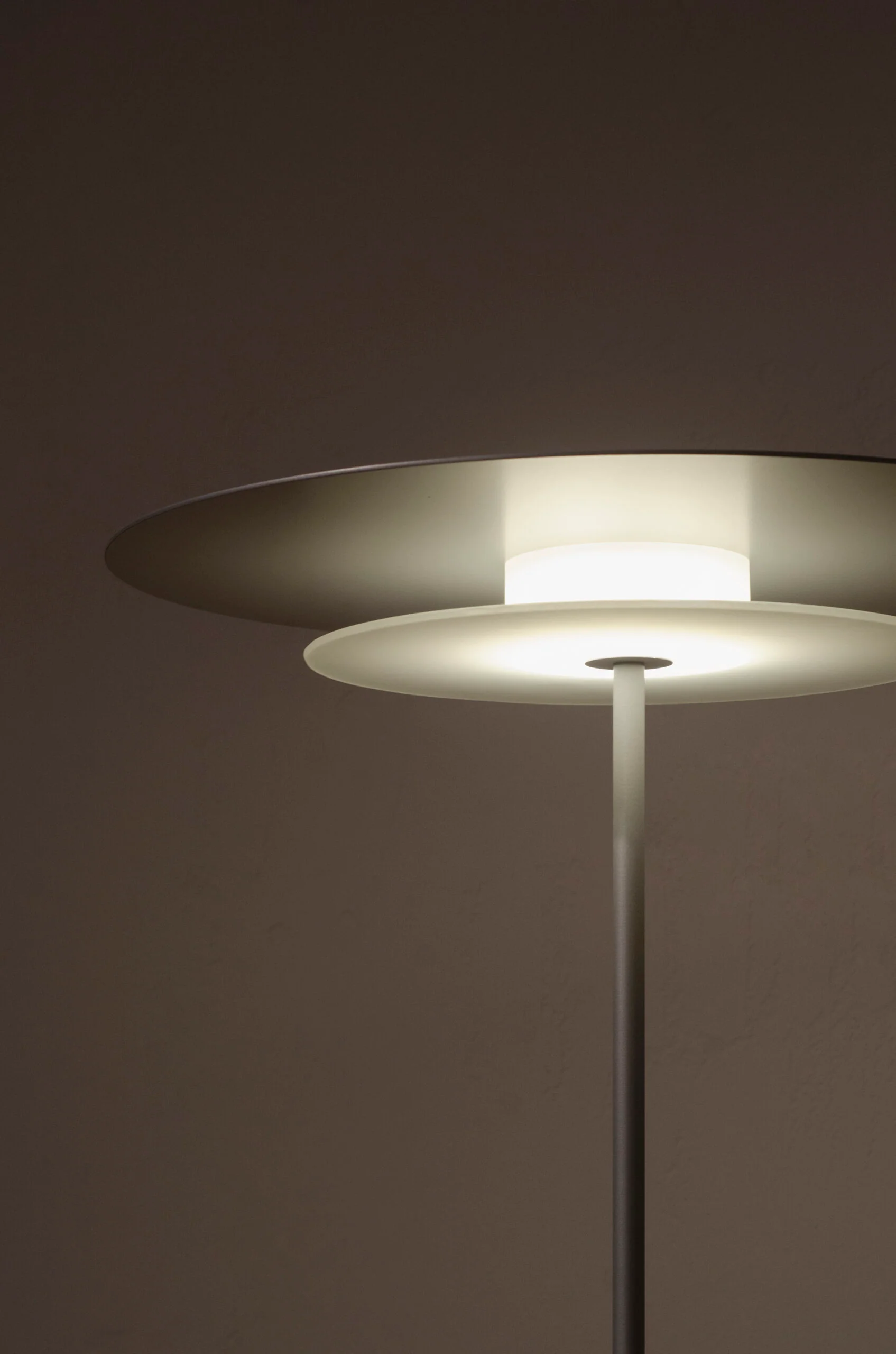 Lampa podłogowa AEROPLAN personalizowana - Image 3