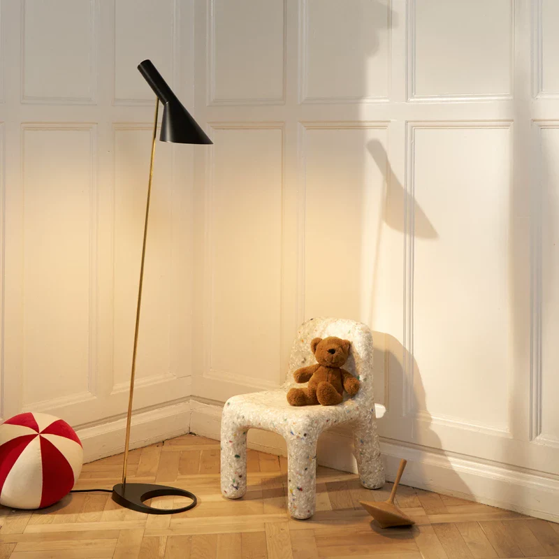 Lampa podłogowa AJ czarny z mosiężnym - Image 4