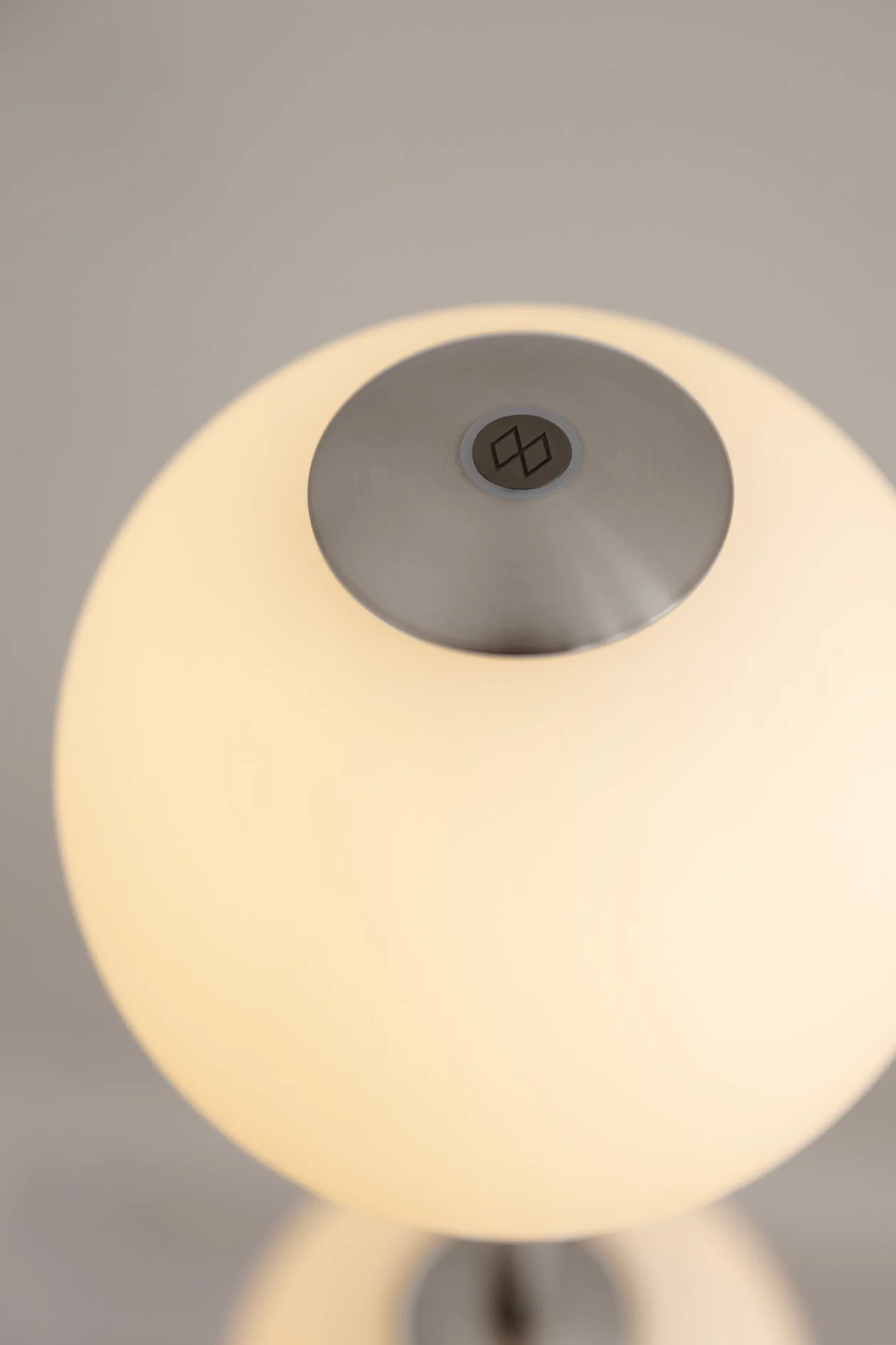 Lampa podłogowa AUDREY biały ze srebrną wstawką - Image 4