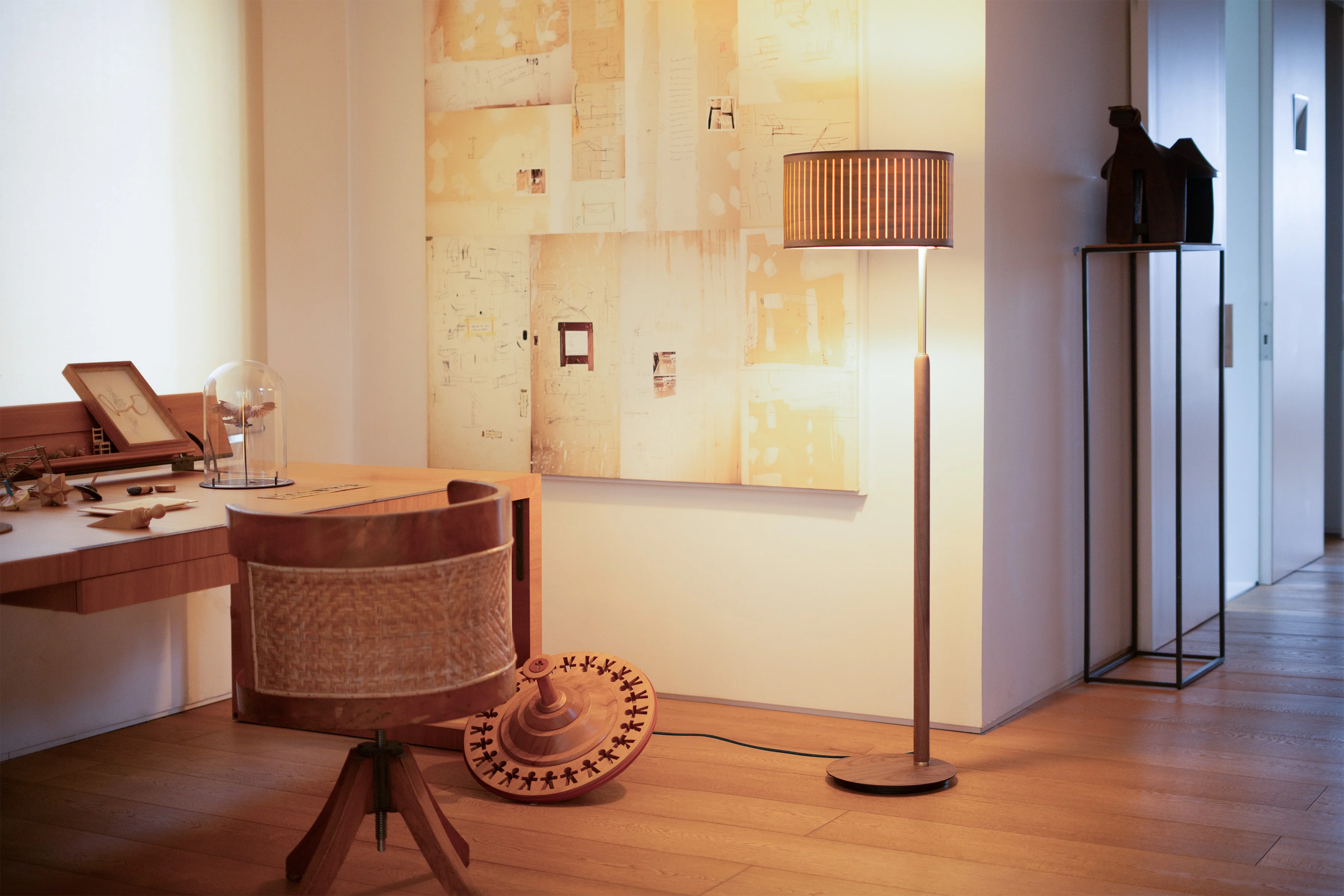 Lampa podłogowa AUTUMN drewno orzechowe - Image 3