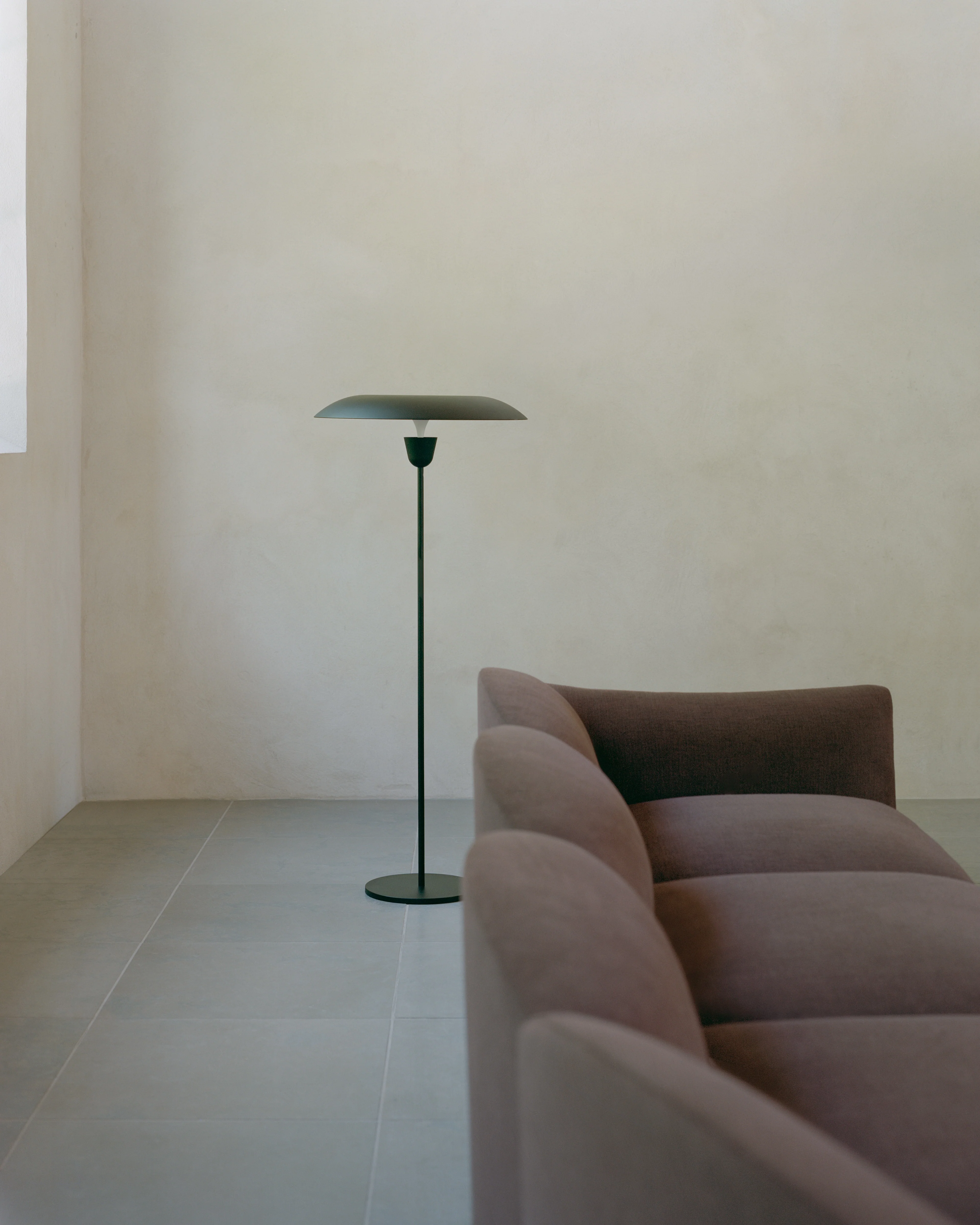 Lampa podłogowa KANTARELL czarny z białym wykończeniem - Image 7