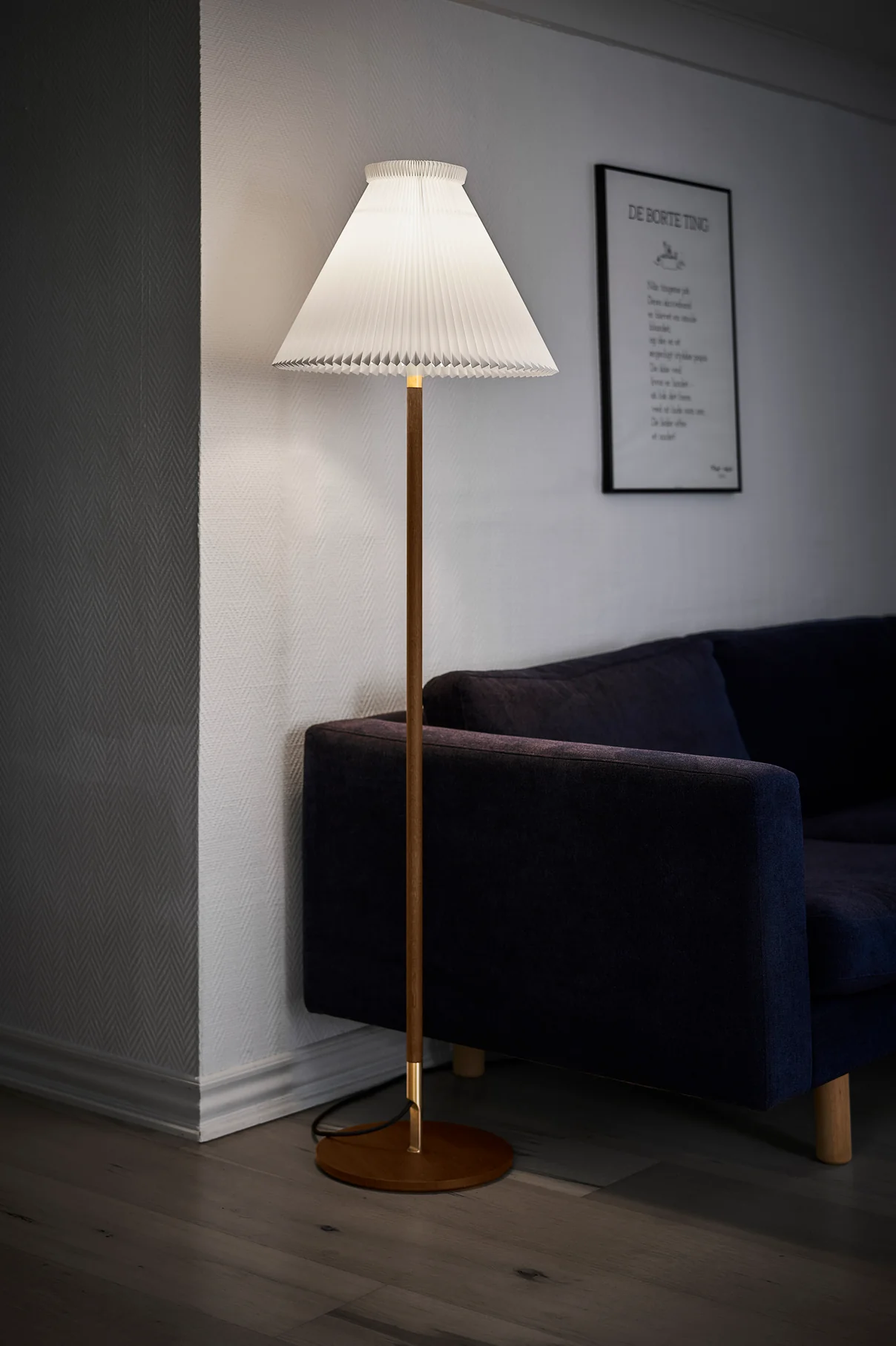 Lampa podłogowa MODEL 328  LK 80 biały z ciemną dębową podstawą - Image 5