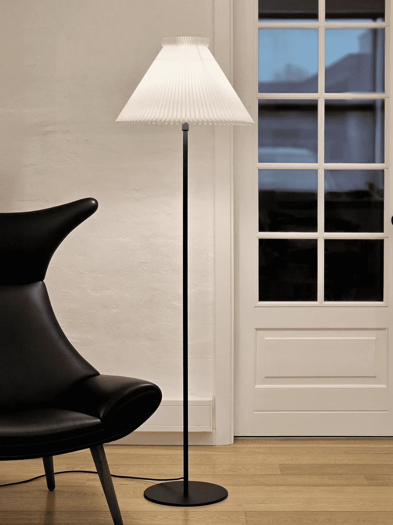 Lampa podłogowa MODEL 334 niebieski z czarną podstawą - Image 5