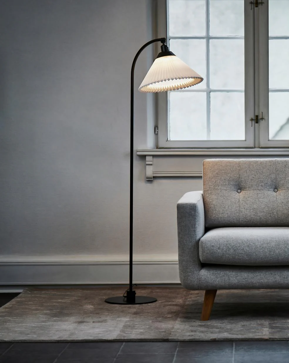 Lampa podłogowa MODEL 368 biały z czarną podstawą - Image 3