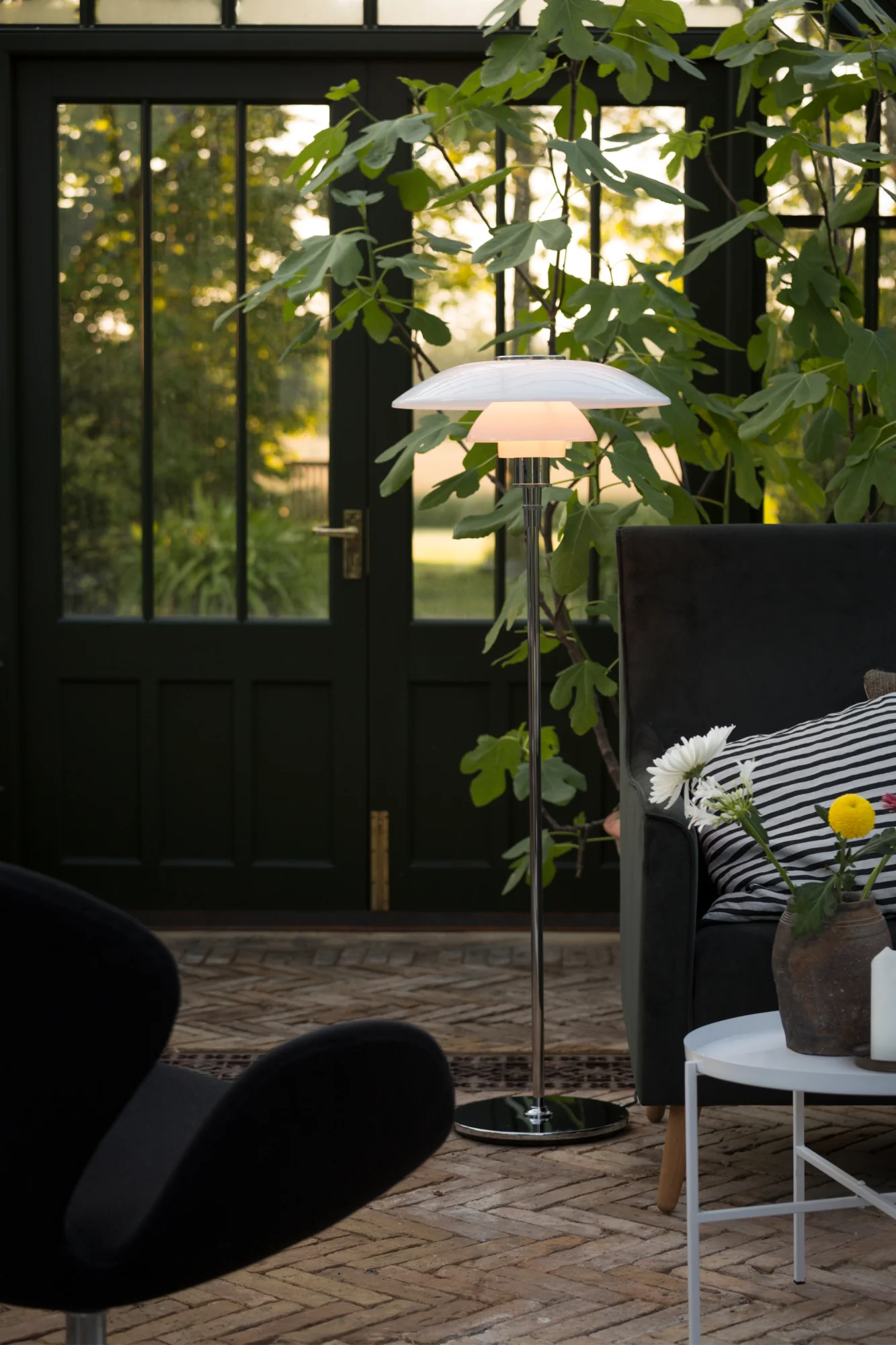 Lampa podłogowa PH 4½-3½ biały z chromowaną podstawą - Image 6