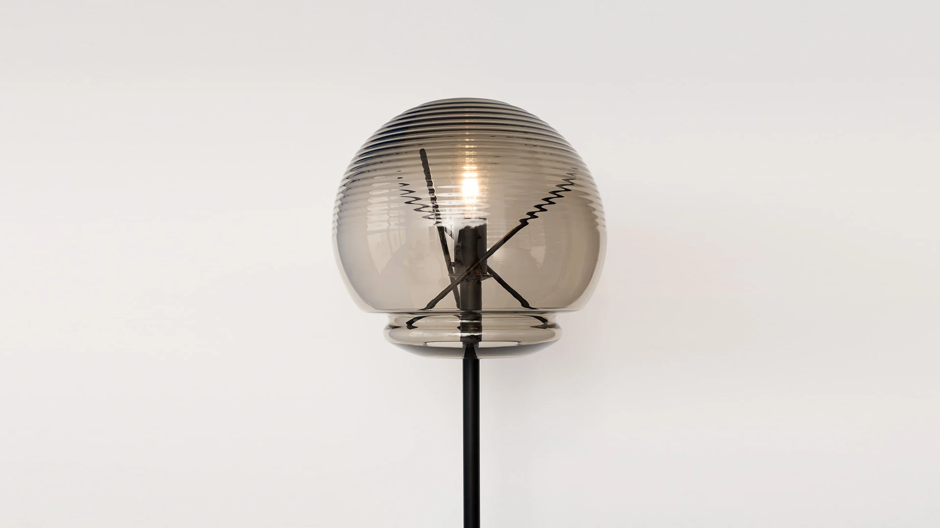 Lampa podłogowa VITRUVIO czarny ze szklanym kloszem - Image 4