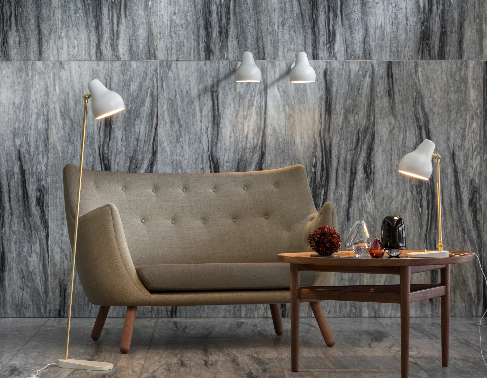 Lampa podłogowa VL 38 biały ze złotym wykończeniem - Image 8