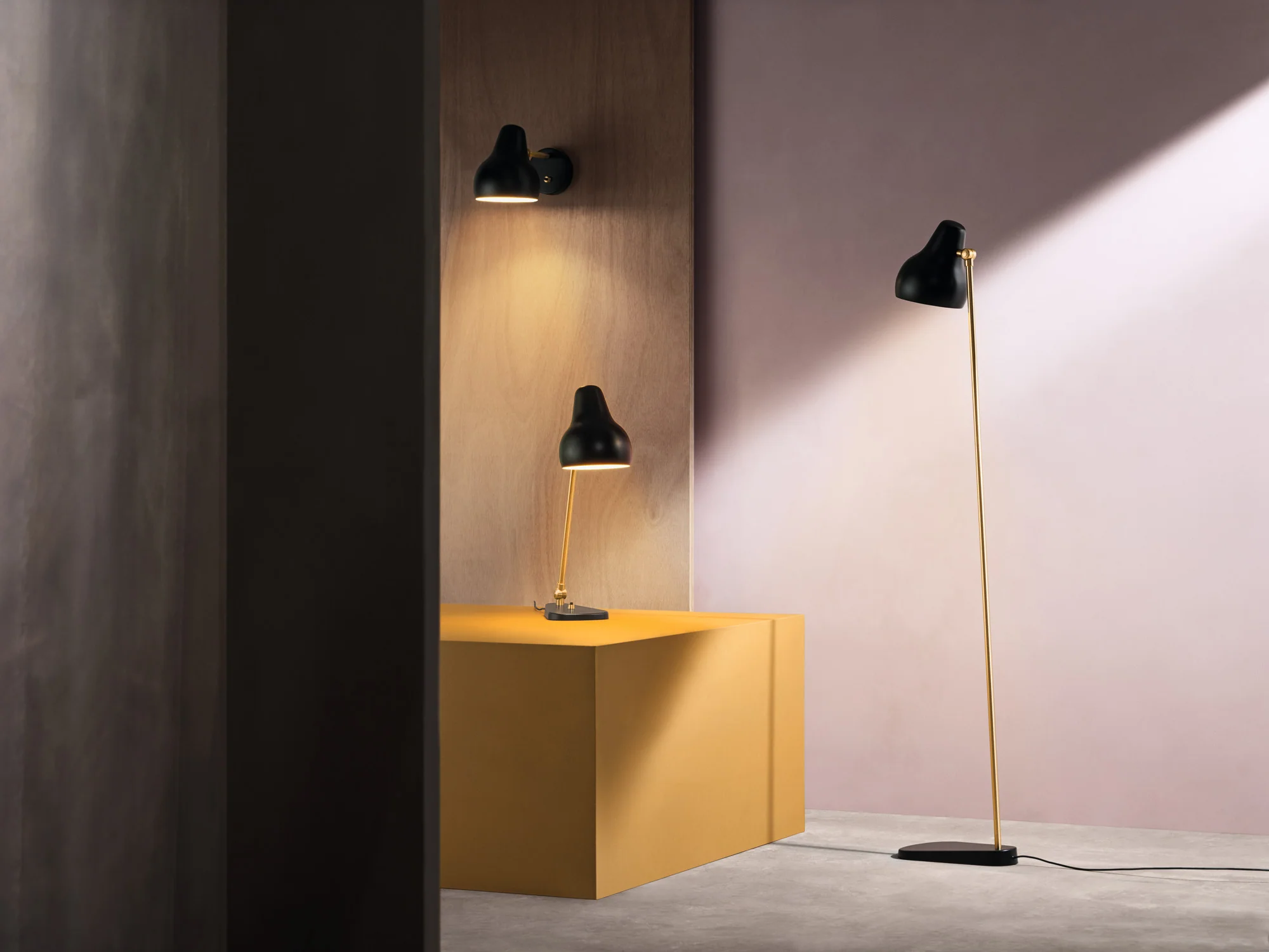 Lampa podłogowa VL 38 czarny ze złotym wykończeniem - Image 4