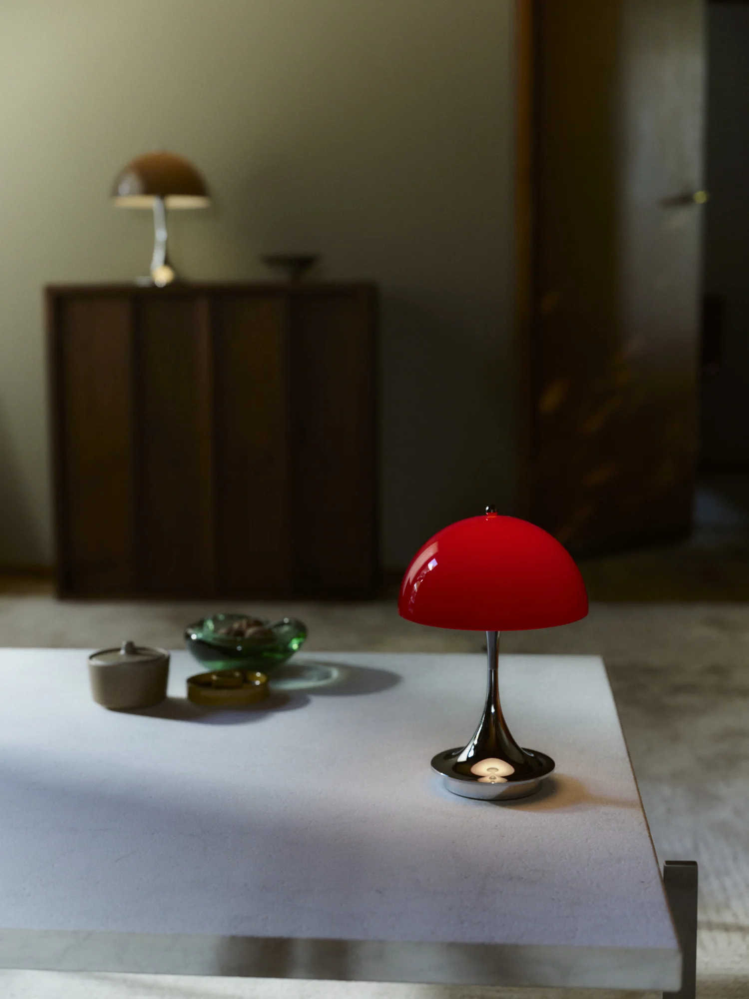 Lampa przenośna PANTHELLA 160 czerwony z chromowaną podstawą - Image 2