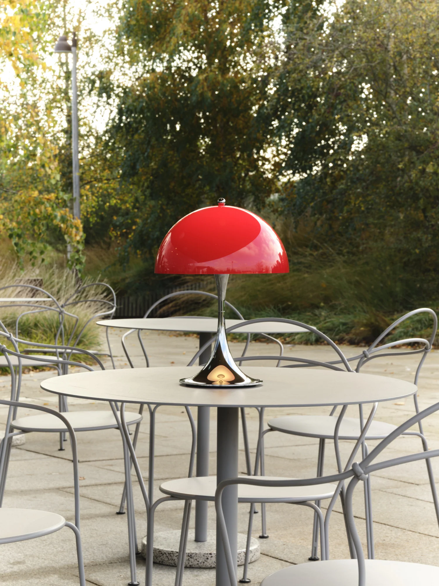 Lampa przenośna PANTHELLA 250 czerwony z chromowaną podstawą - Image 2