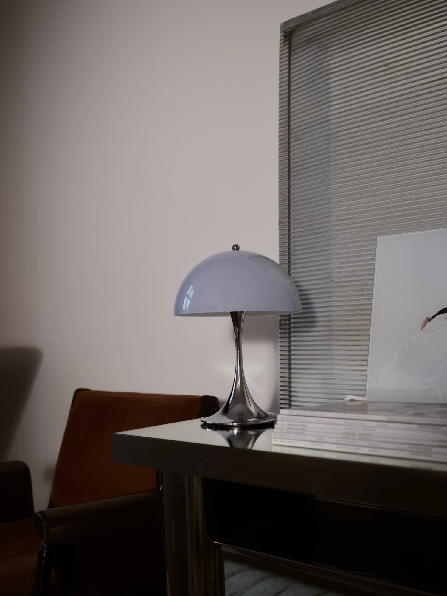 Lampa przenośna PANTHELLA 250 szaroniebieski opal z chromowaną podstawą - Image 6