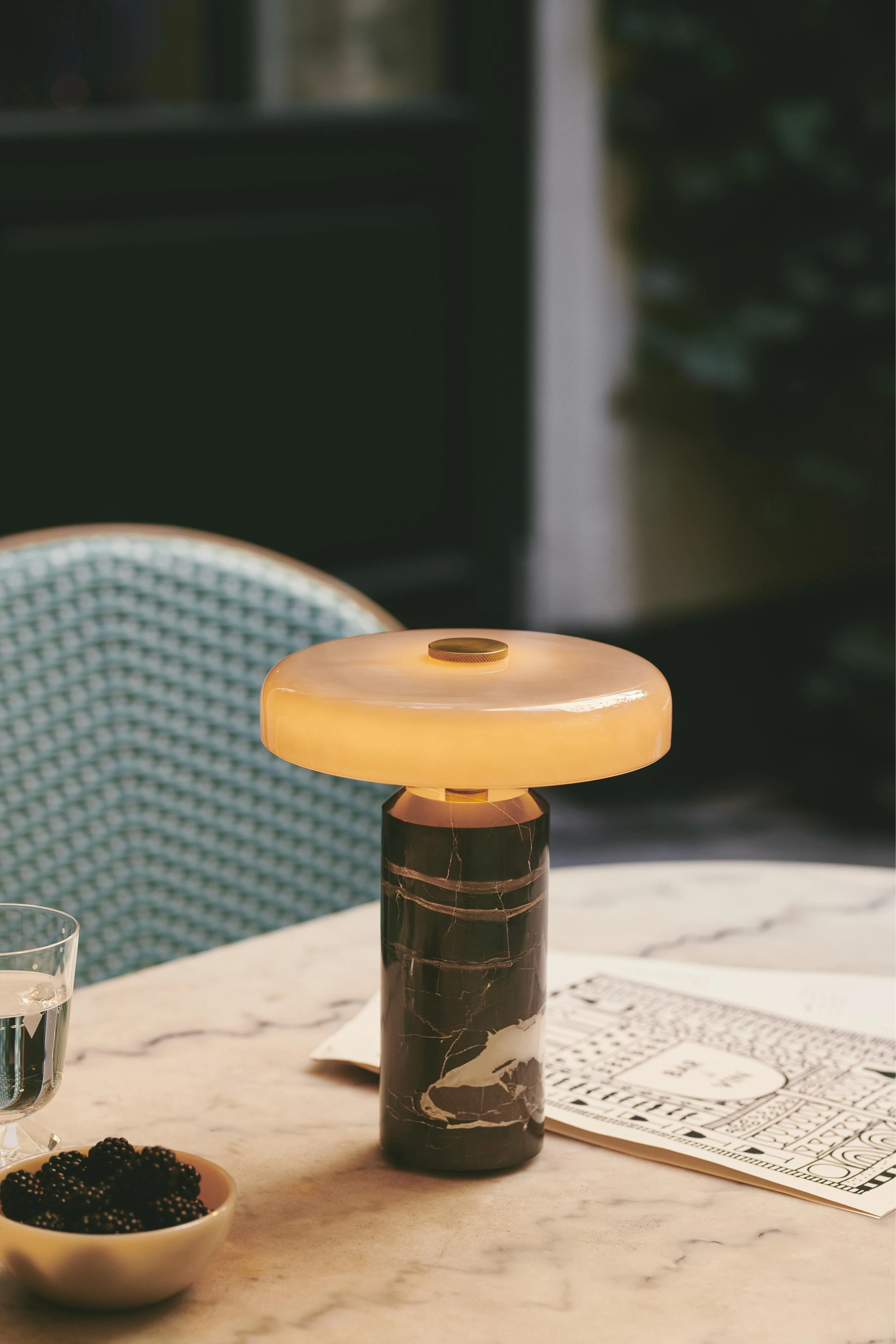 Lampa przenośna TRIP szary marmur z dymionym szkłem - Image 3