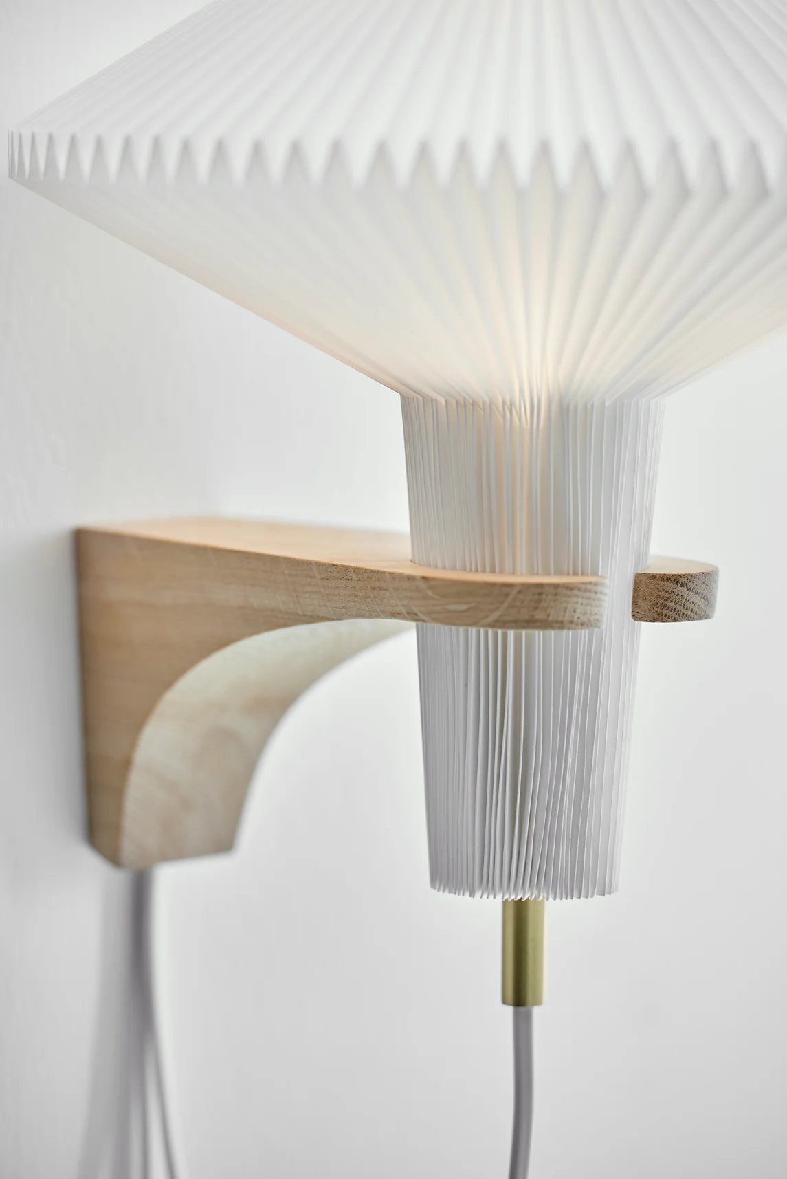 Lampa ścienna MODEL 204 MUSHROOM biały z ciemną dębową podstawą - Image 12