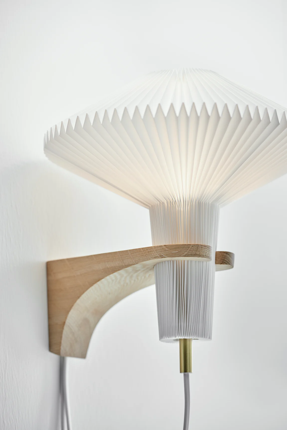 Lampa ścienna MODEL 204 MUSHROOM biały z ciemną dębową podstawą - Image 15