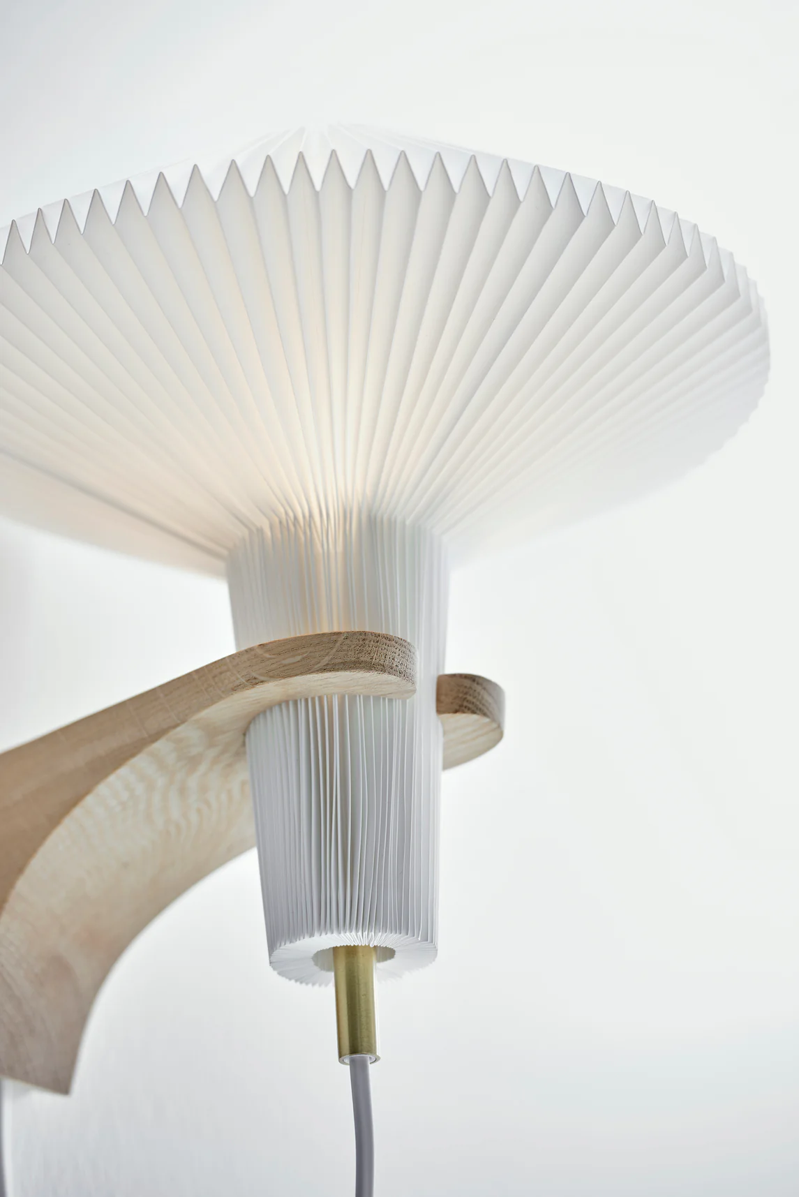 Lampa ścienna MODEL 204 MUSHROOM biały z ciemną dębową podstawą - Image 9