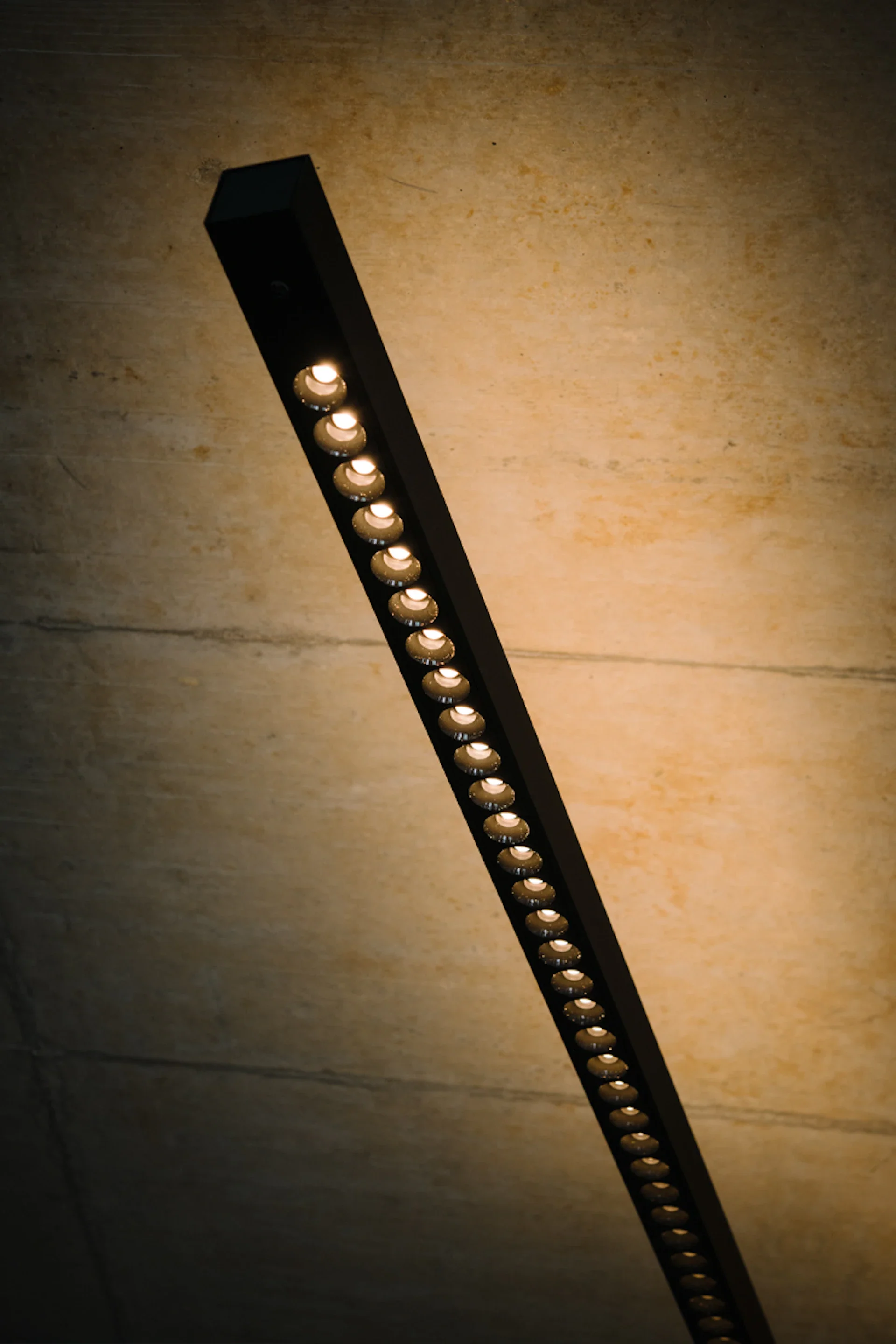 Lampa ścienna na wysięgniku BLACK FLAG czarny - Image 10