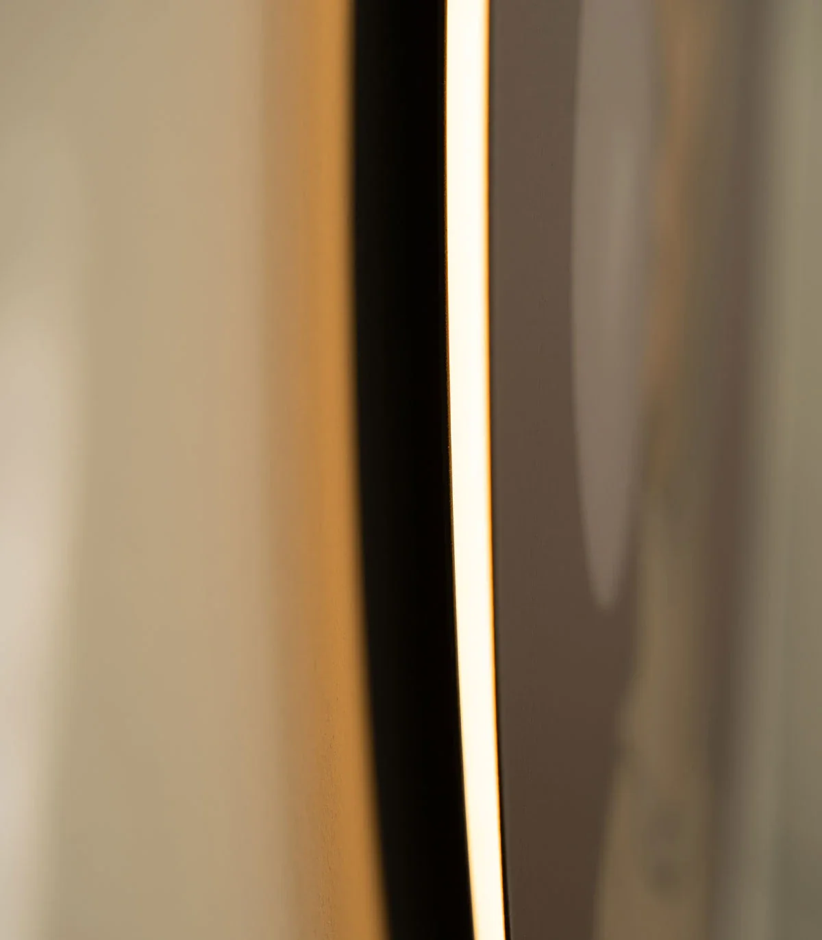 Lampa ścienna DOTS LIGHTING - WOMAN WITH BUBBLE GUM ciemny fiolet - Image 6