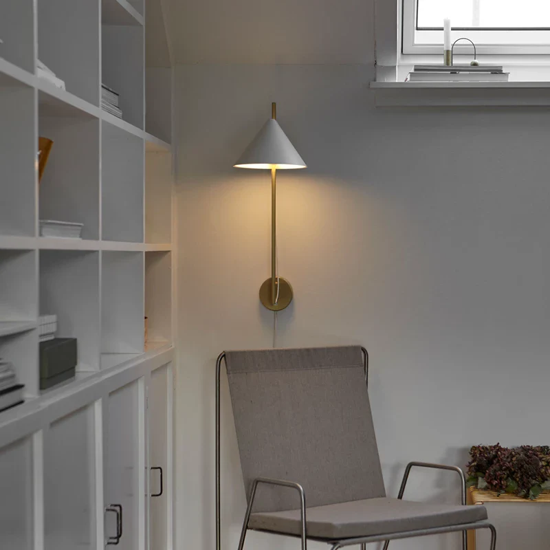 Lampa ścienna YUH biały z mosiężną podstawą - Image 4