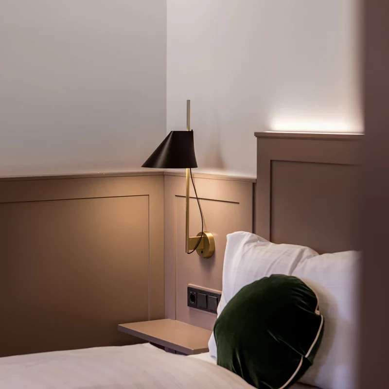 Lampa ścienna YUH czarny z mosiężną podstawą - Image 4
