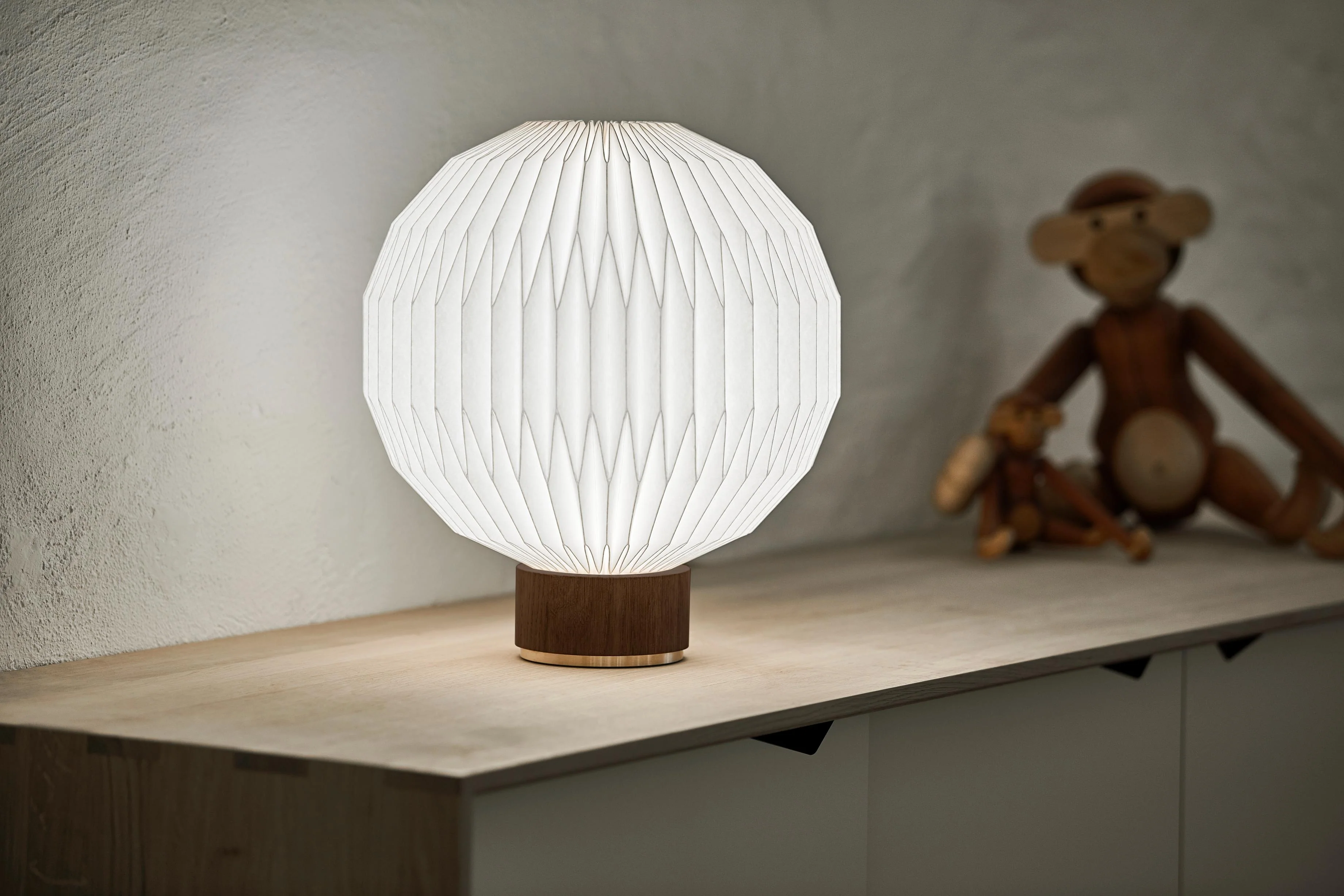 Lampa stołowa MODEL 375 biały z dymioną dębową podstawą - Image 2