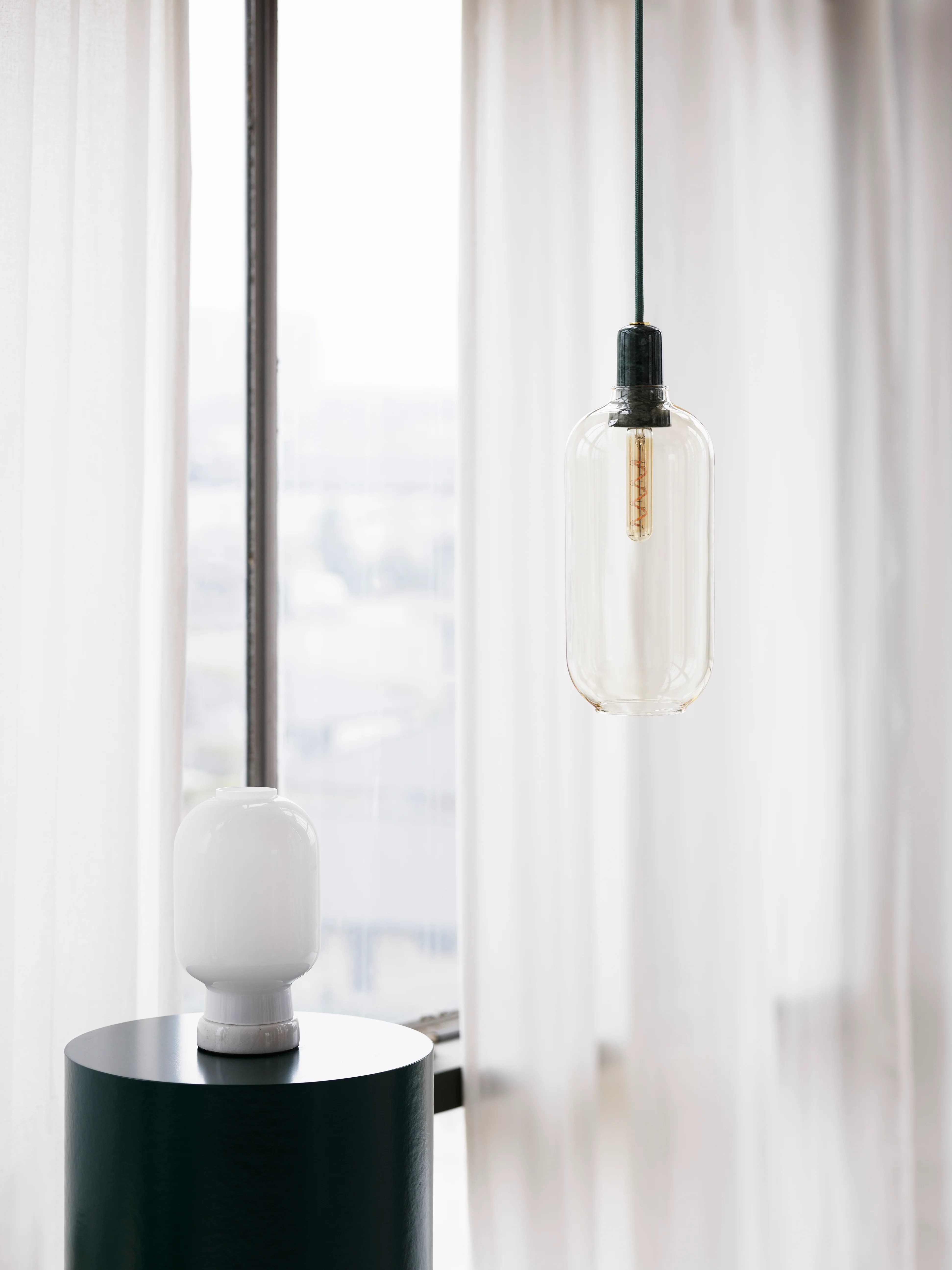 Lampa stołowa AMP białe szkło z białym marmurem - Image 7