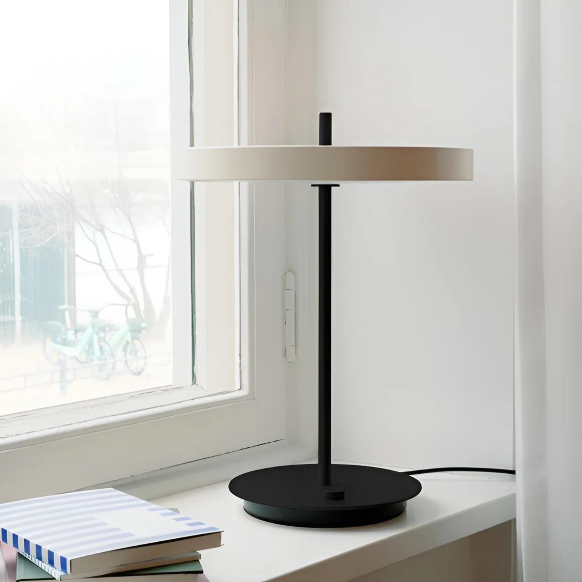 Lampa stołowa ASTERIA biały z czarną podstawą - Image 4