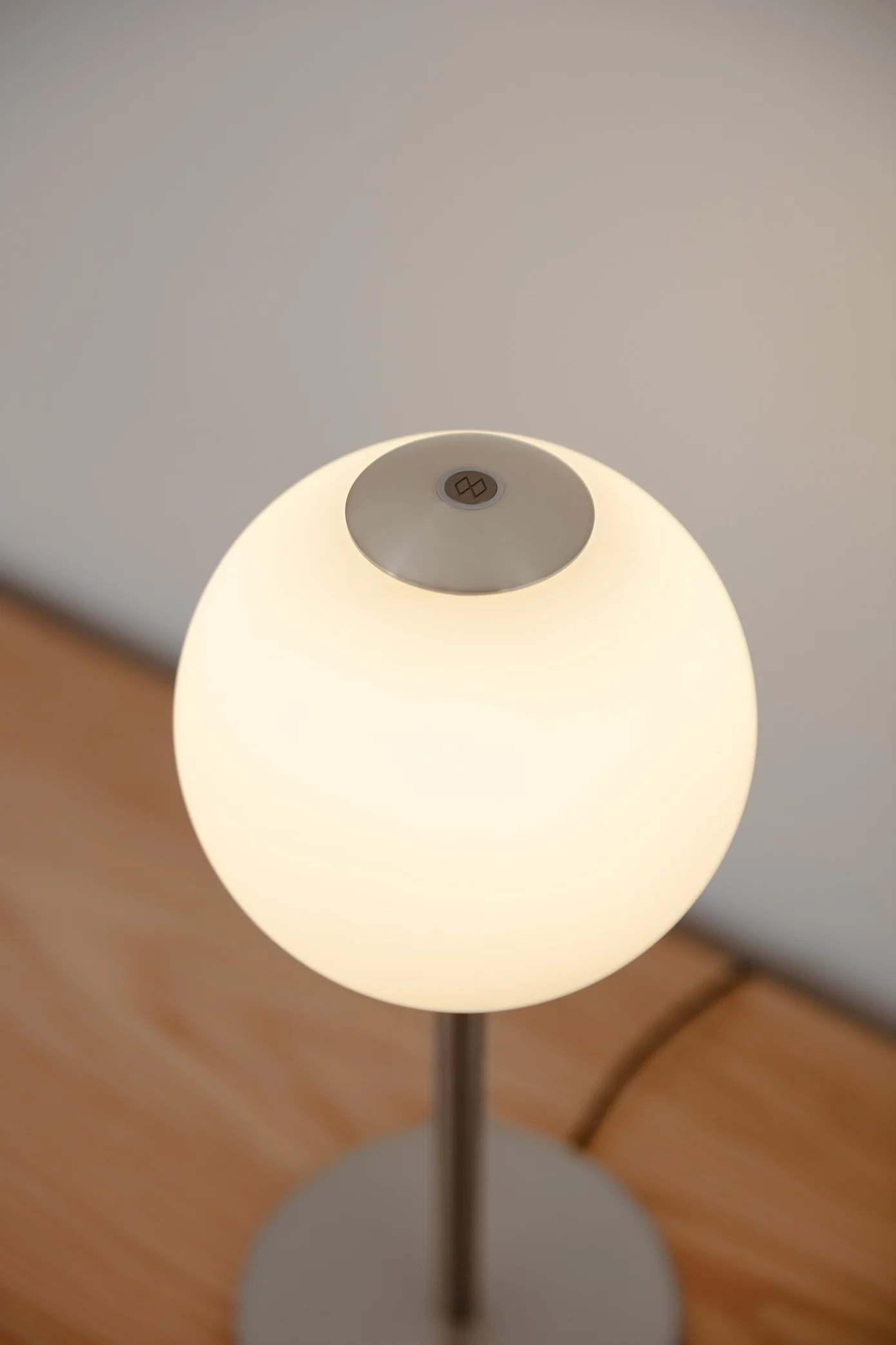Lampa stołowa AUDREY biały ze srebrną wstawką - Image 5