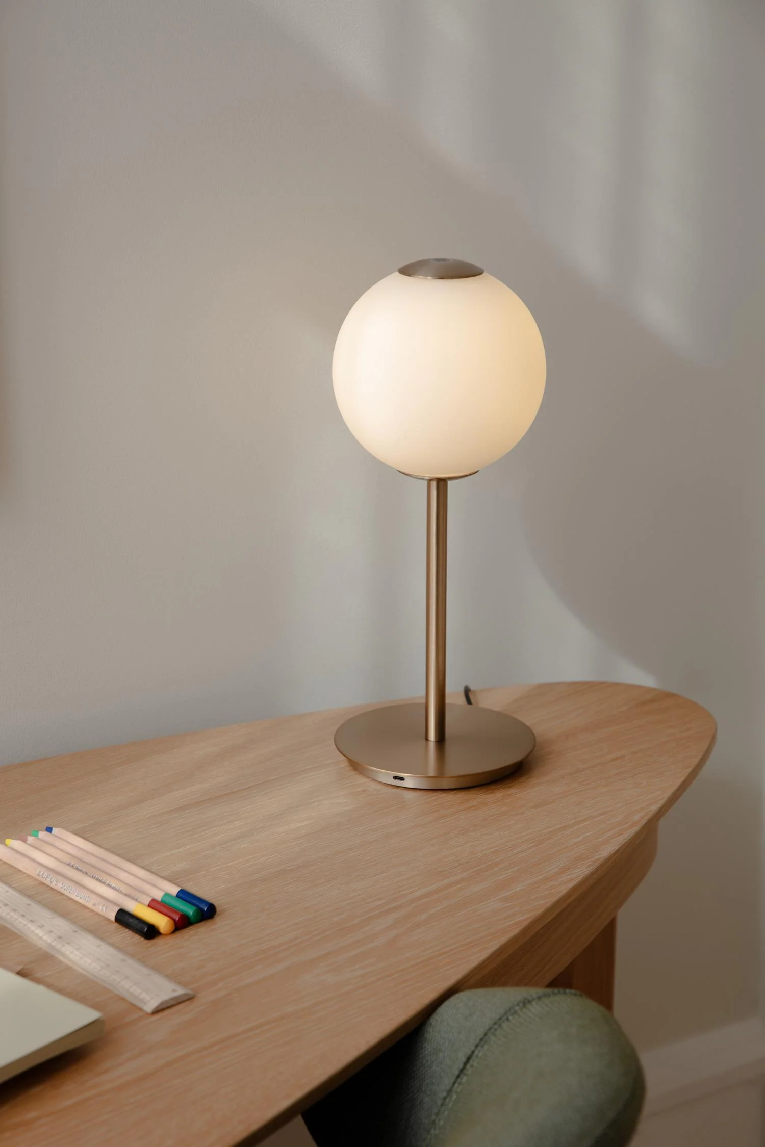 Lampa stołowa AUDREY biały ze złotą wstawką - Image 2