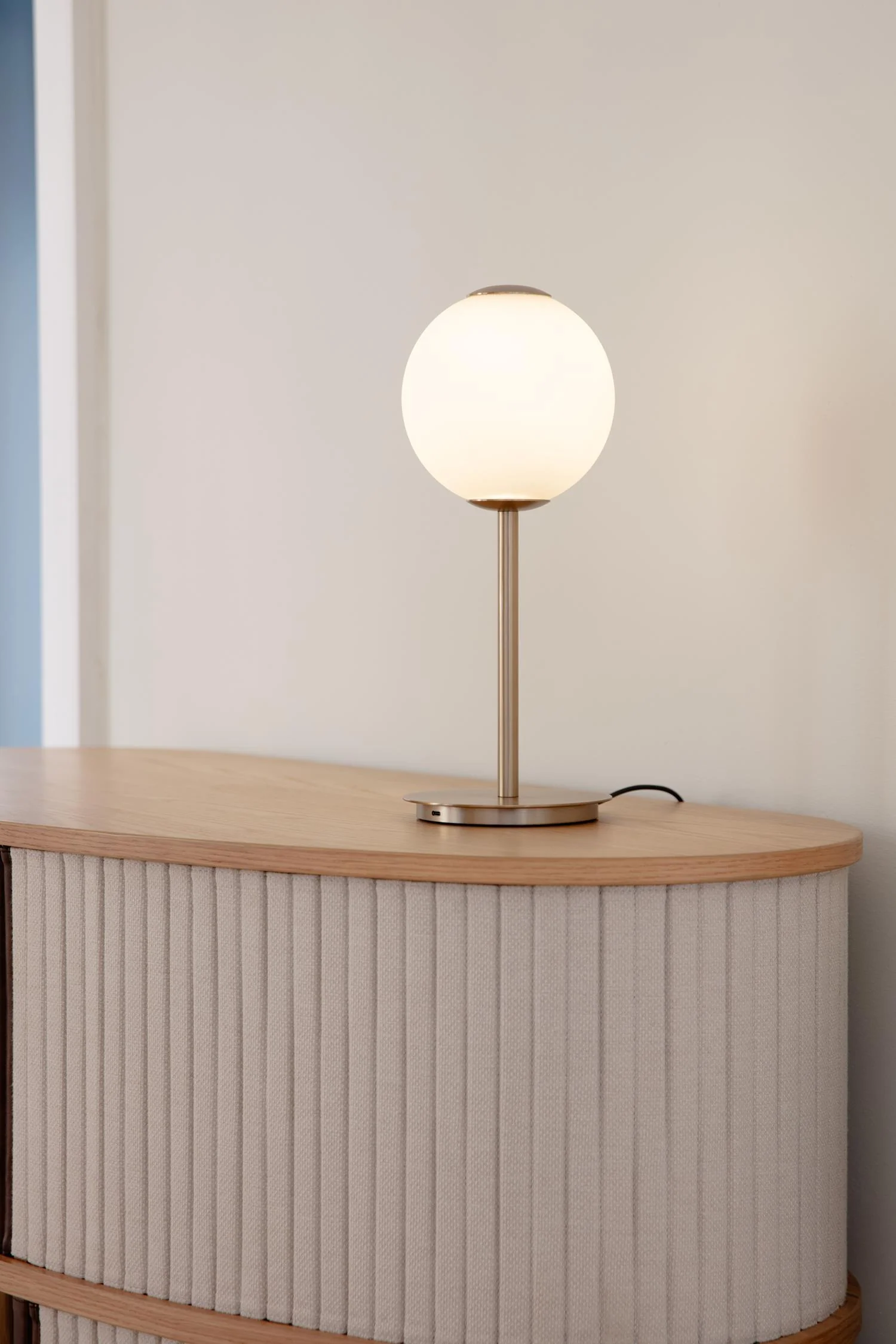 Lampa stołowa AUDREY biały ze złotą wstawką - Image 6