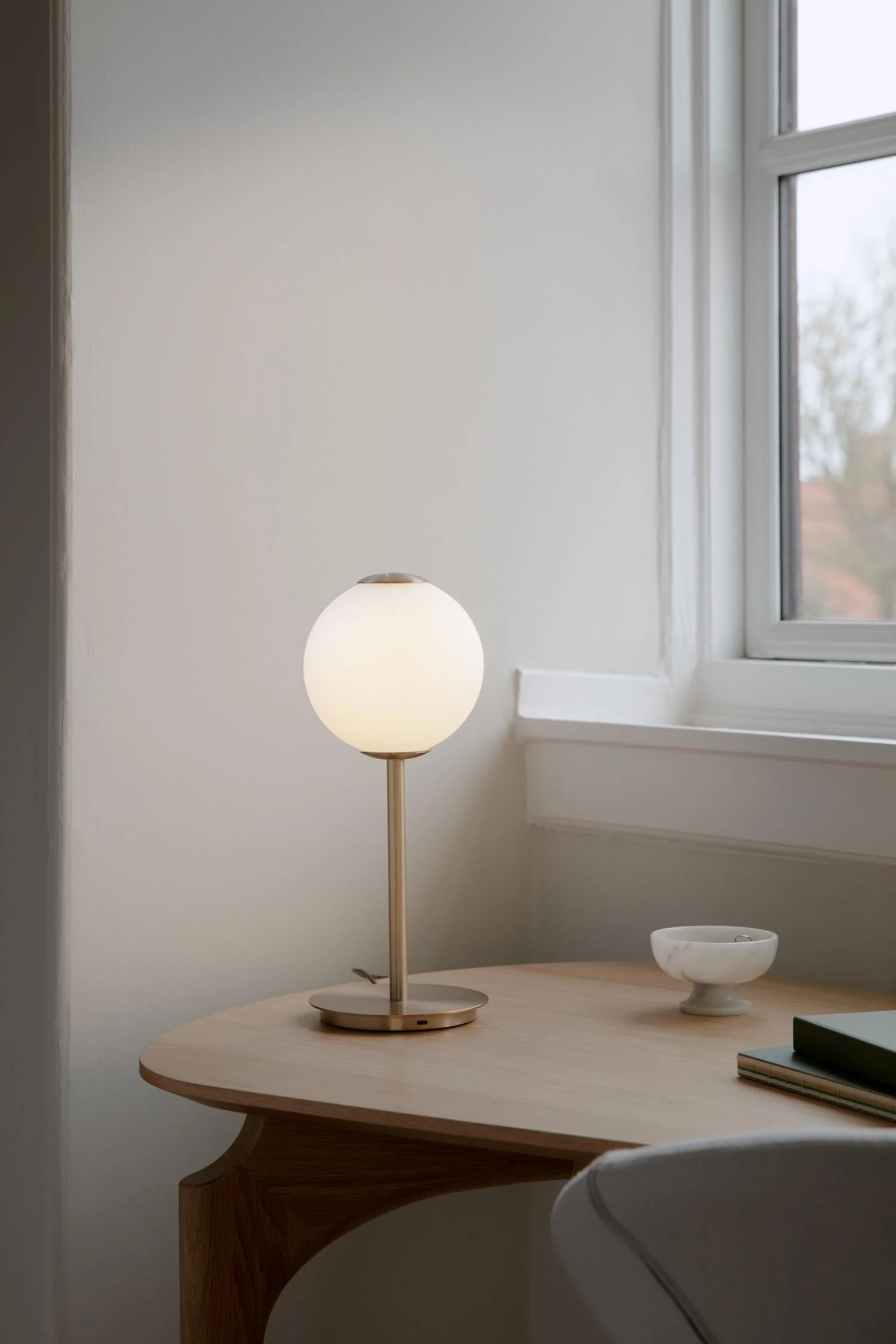 Lampa stołowa AUDREY biały ze złotą wstawką - Image 7