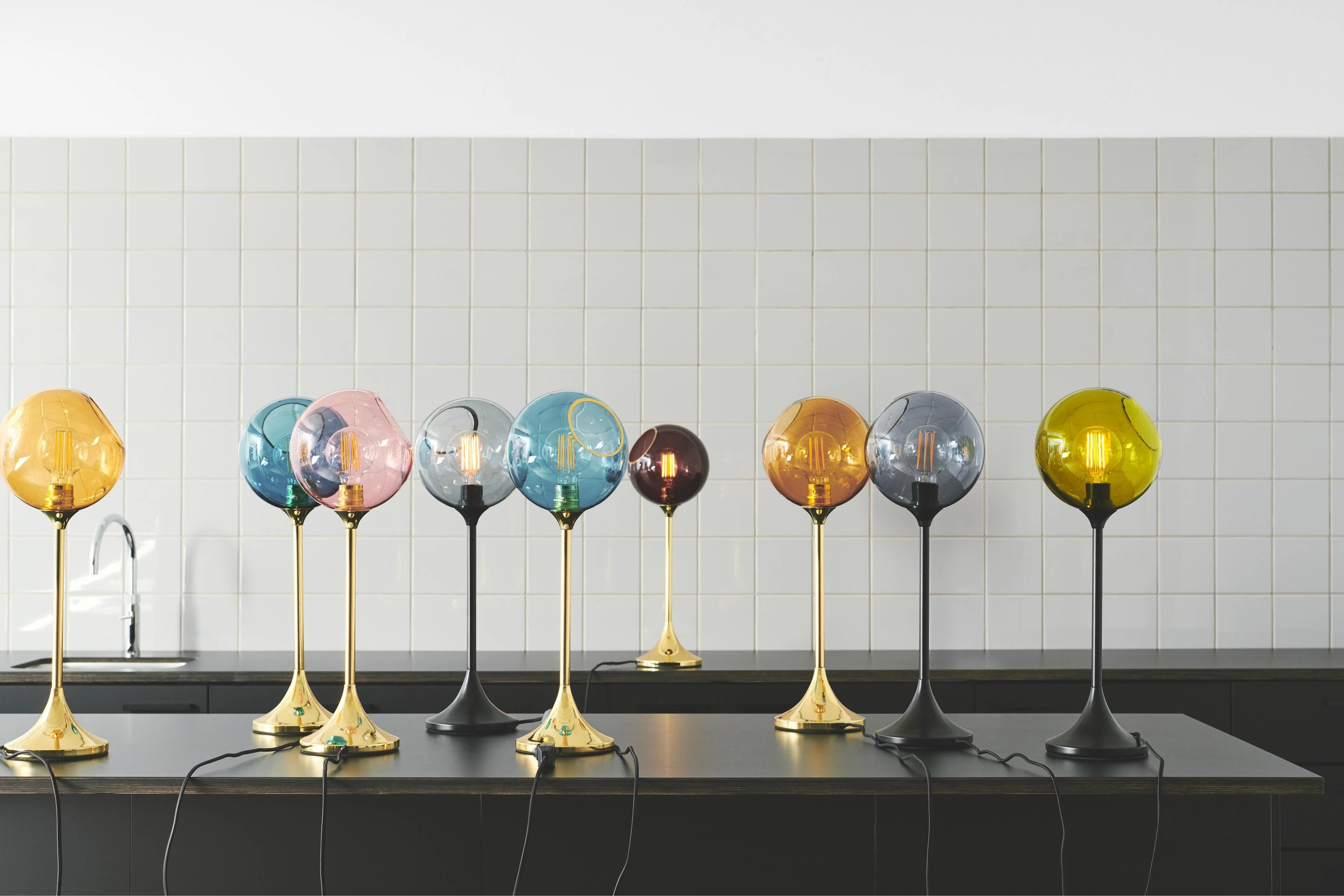 Lampa stołowa BALLROOM dymiony z czarną podstawą - Image 2