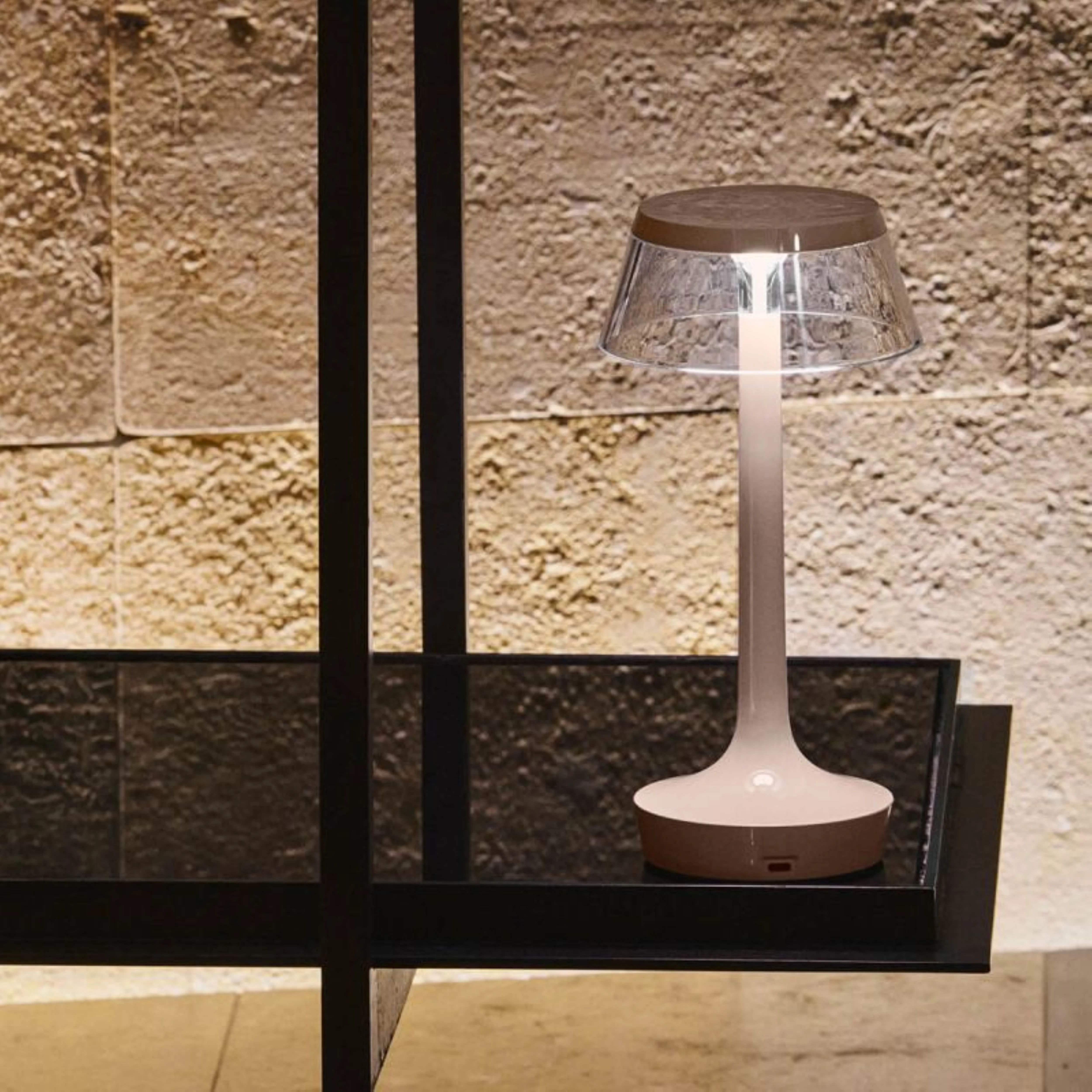 Lampa przenośna BON JOUR UNPLUGGED różowy z transparentnym abażurem - Image 2