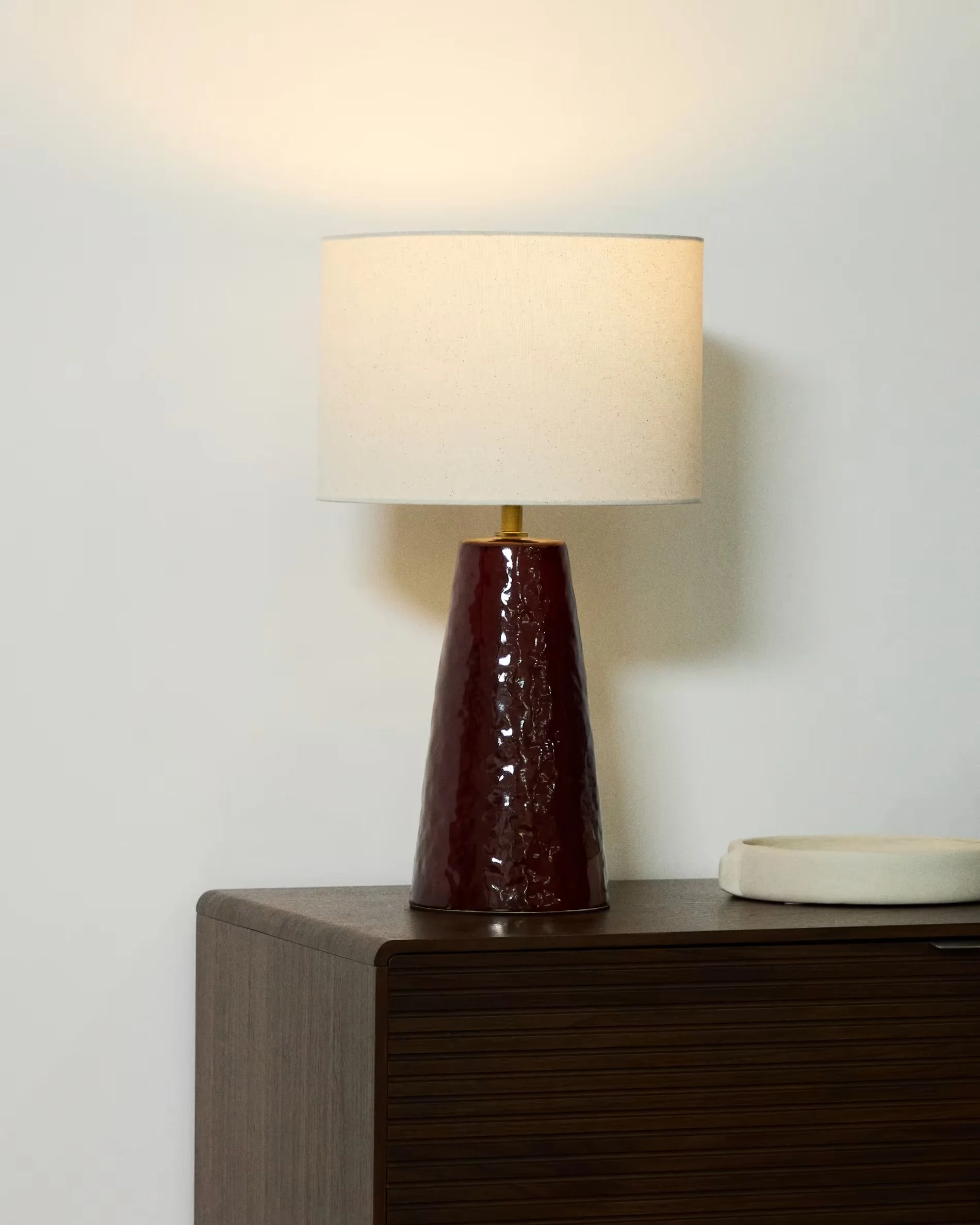 Lampa stołowa DRAVA bordowy z bawełnianym kloszem - Image 3