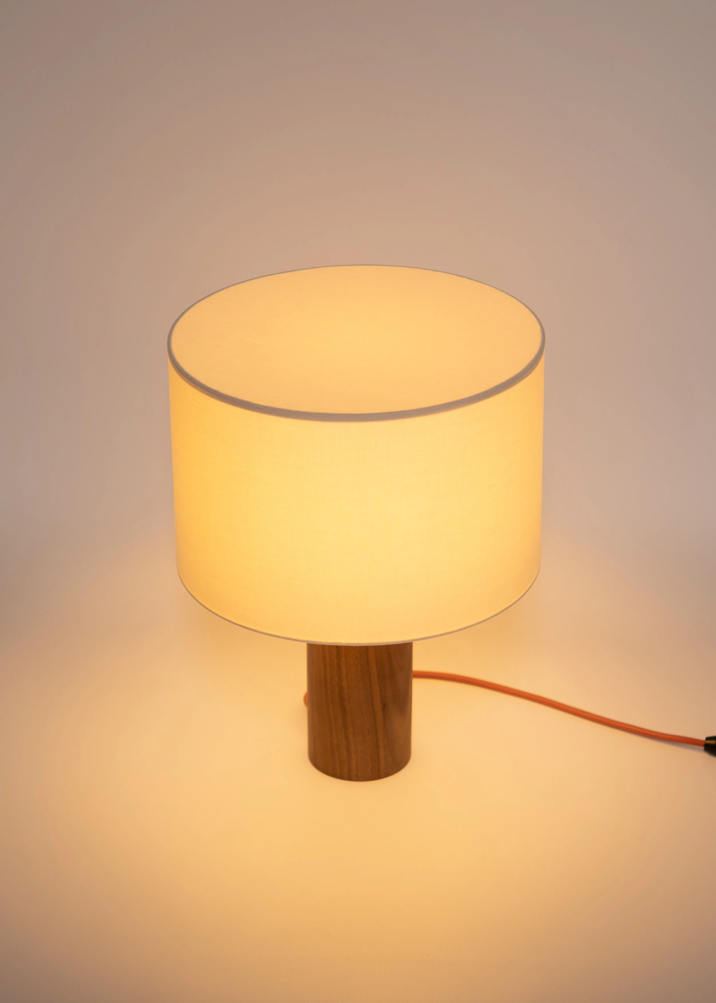Lampa stołowa FLUTITA drewno orzechowe - Image 8