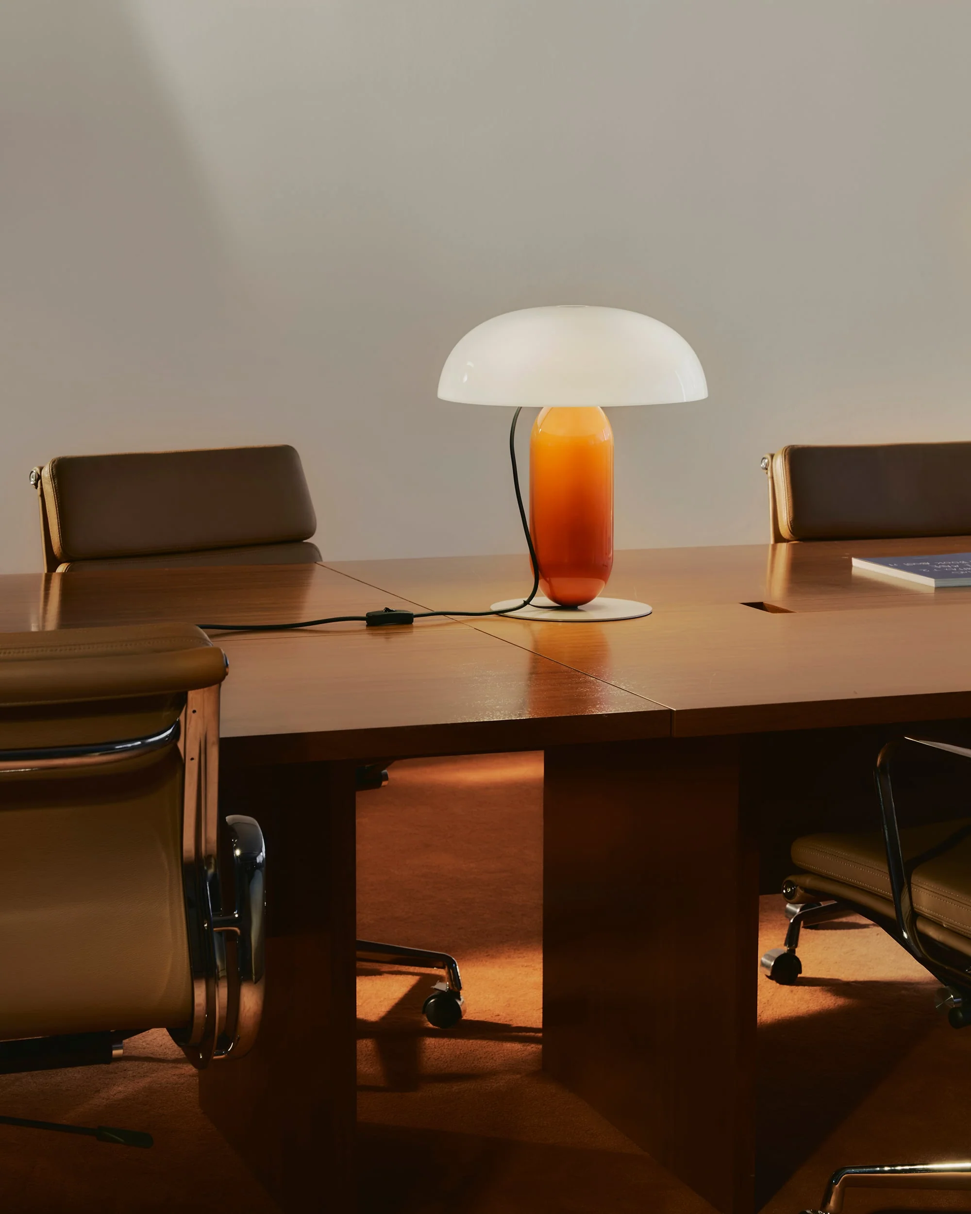 Lampa stołowa GAMBOSA biały z pomarańczową podstawą - Image 2