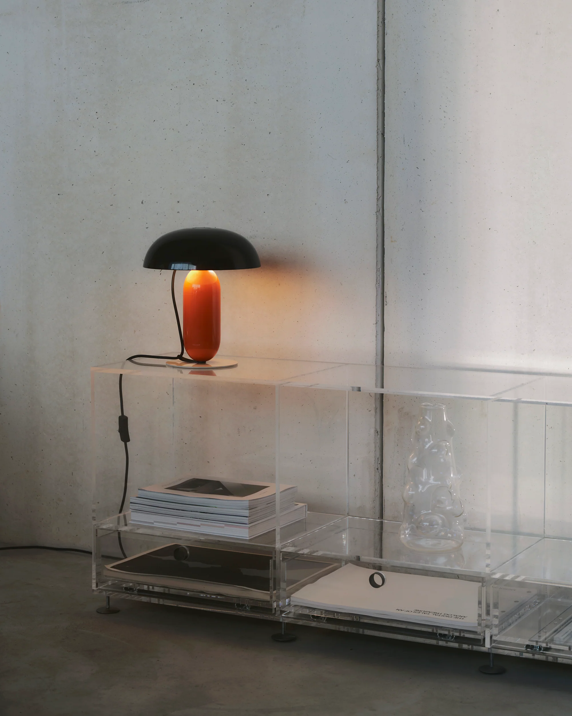 Lampa stołowa GAMBOSA czarny z pomarańczową podstawą - Image 2