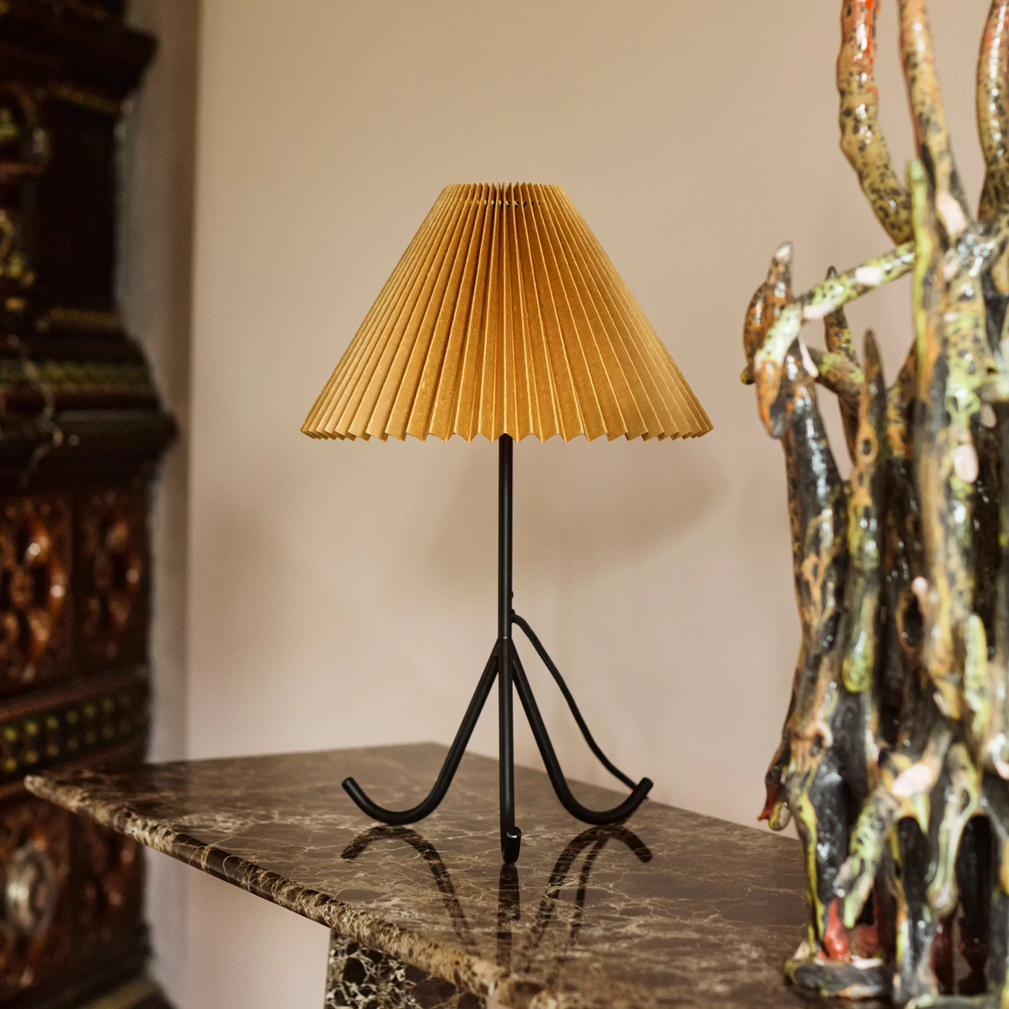 Lampa stołowa GERALDINE ochra z czarną podstawą - Image 2