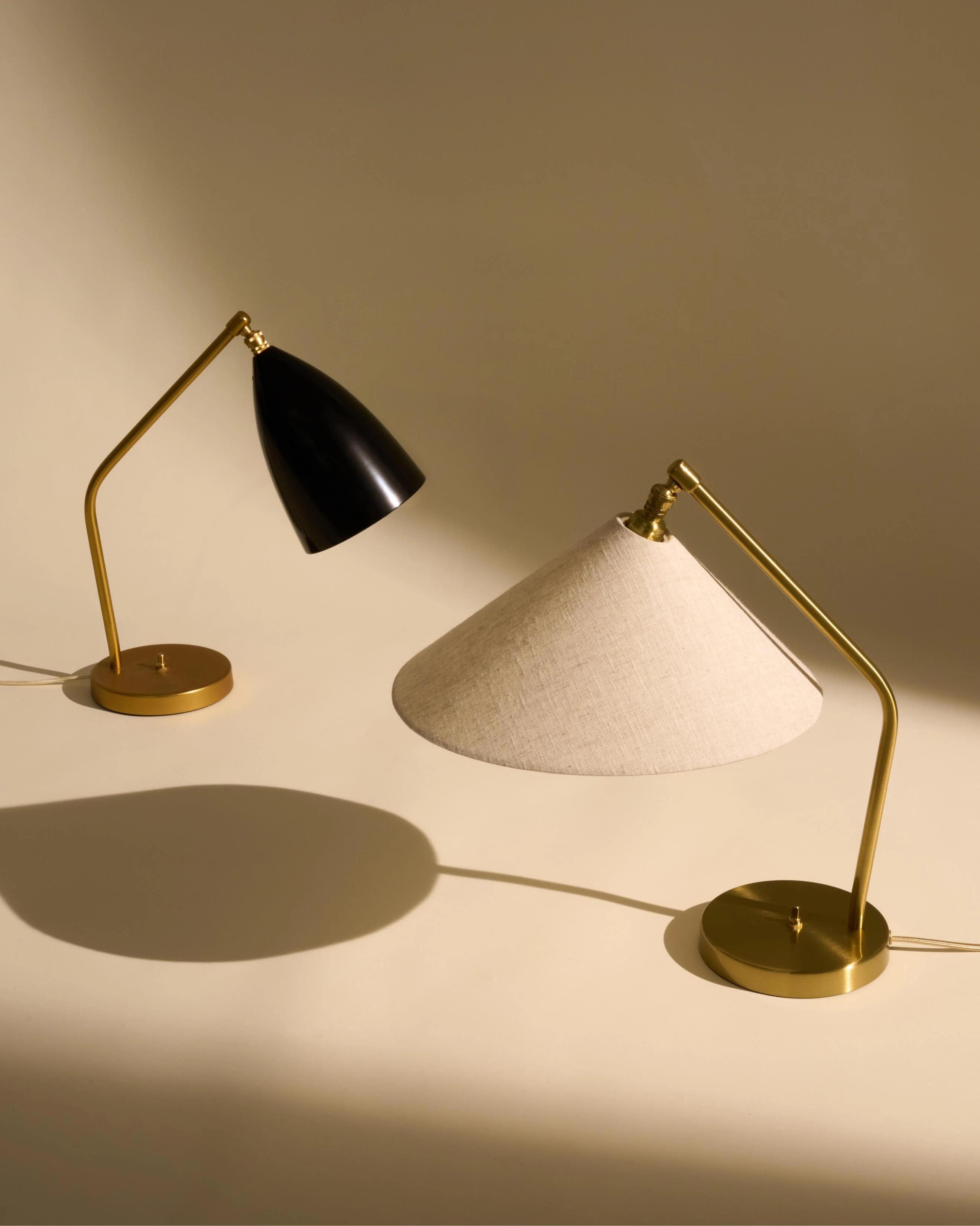 Lampa stołowa GRÄSHOPPA mosiądz i płótno - Image 4