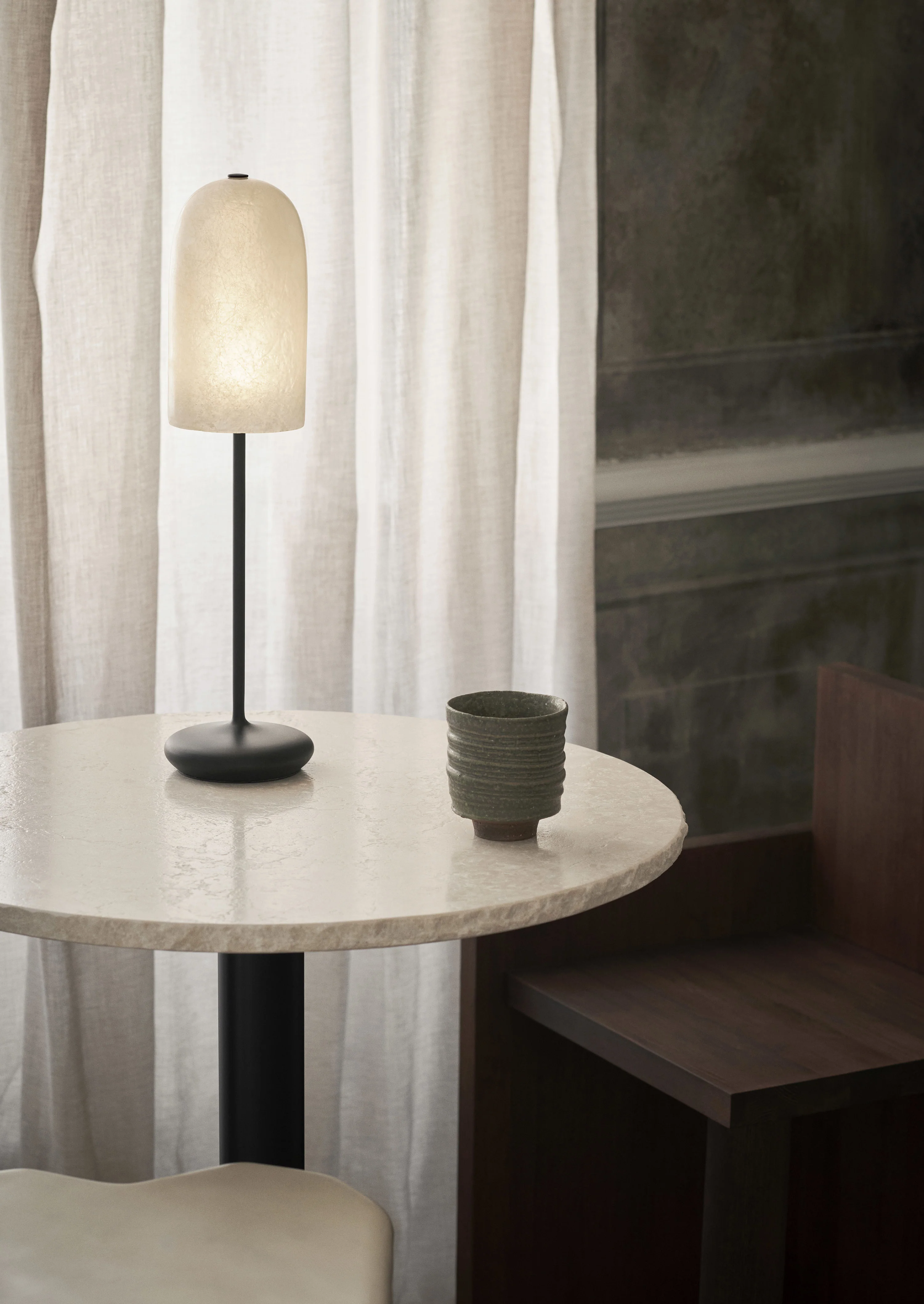 Lampa stołowa zewnętrzna GRY biały klosz z czarną podstawą - Image 3