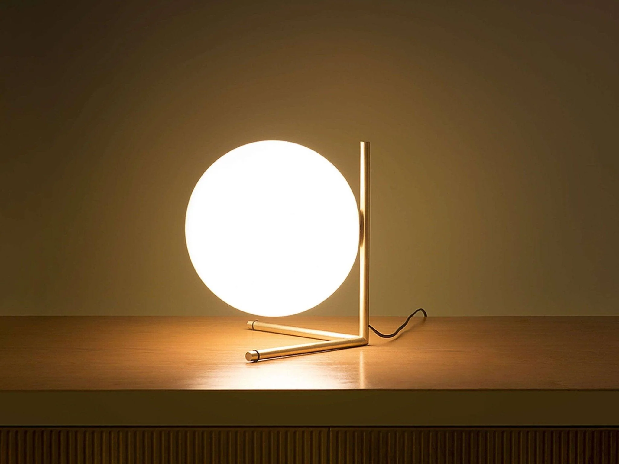 Lampa stołowa IC LIGHTS mosiężny - Image 2