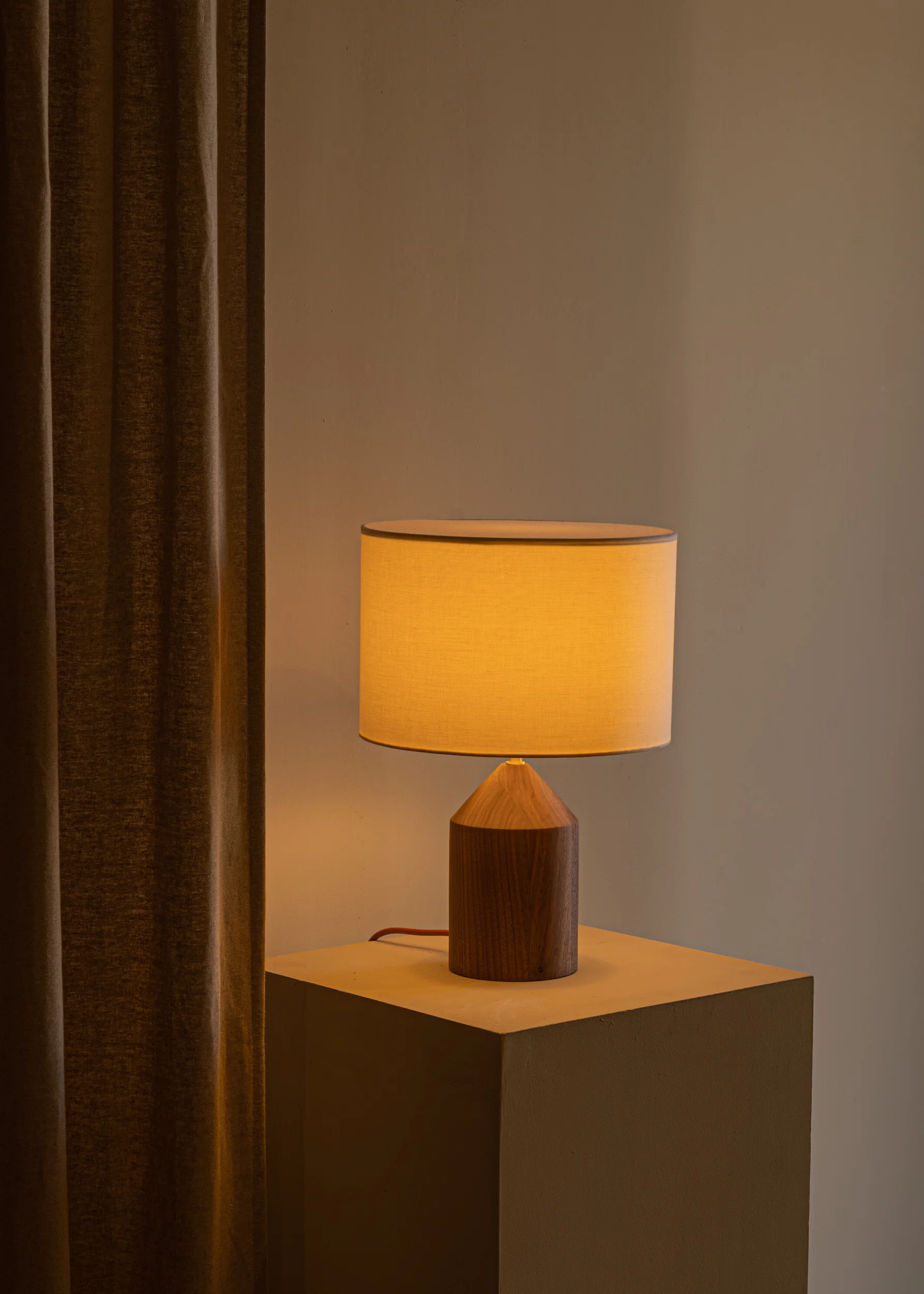 Lampa stołowa JOSEF drewno orzechowe - Image 3